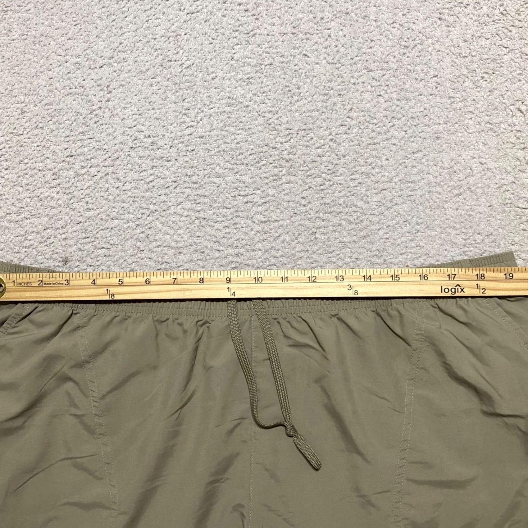 Vintage Columbia Womens Shorts Bermuda 2XL Beige Nylon Inseam 5" Outdoor Hiking Walking Baggy? Size 40" / US 18 - 7 Thumbnail