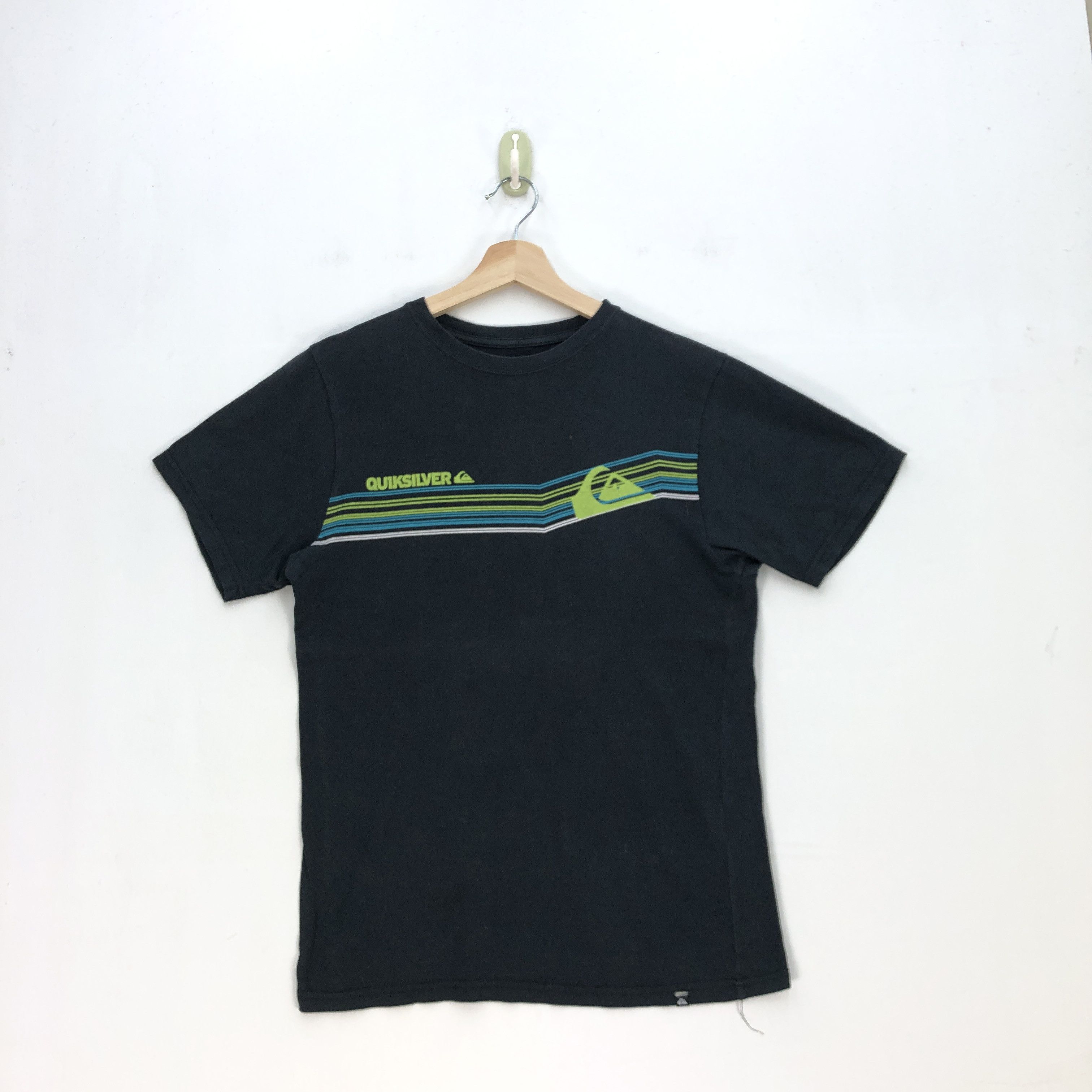 Quiksilver Vintage Quiksilver T Shirt Quiksilver Surfwear Tees Size US S / EU 44-46 / 1 - 1 Thumbnail