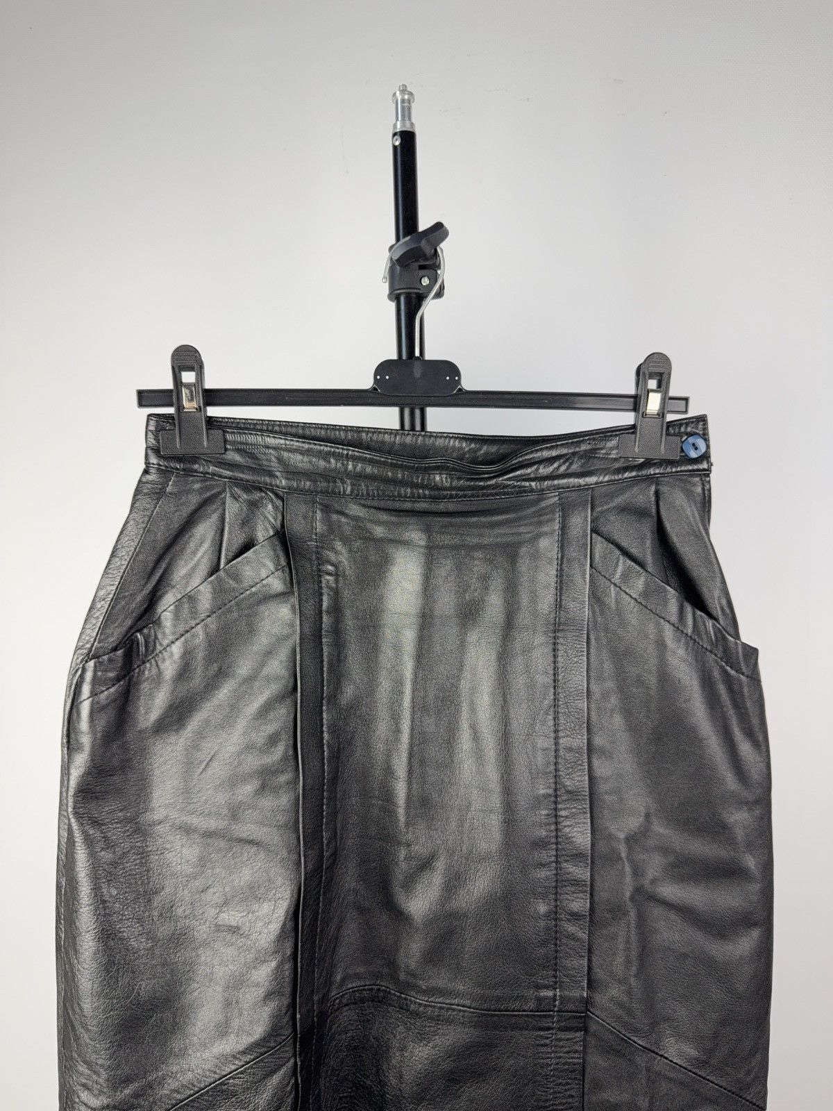 Japanese Brand Avant-Garde Black Leather Skirt High Waist Midi Length Y2K Size 26" / US 2 / IT 38 - 2 Thumbnail