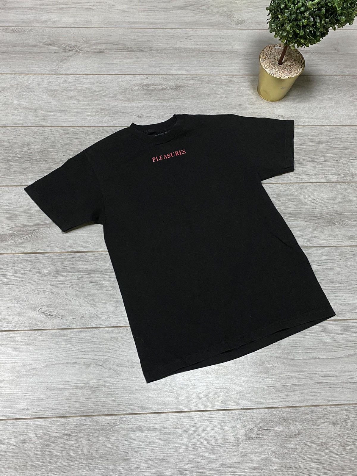 Pleasures Marilyn Manson Pleasures face big logo t-shirt Size US M / EU 48-50 / 2 - 5 Thumbnail