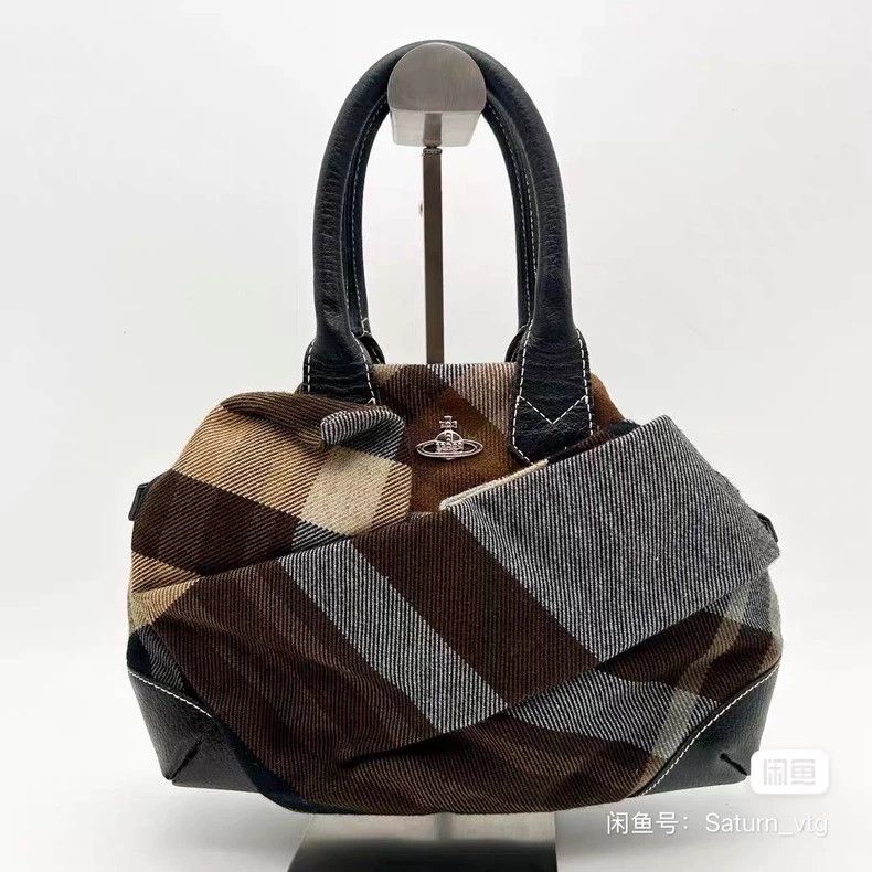 Vivienne Westwood Vivienne Westwood size os Classic brown coffee color checke Size ONE SIZE - 1 Thumbnail
