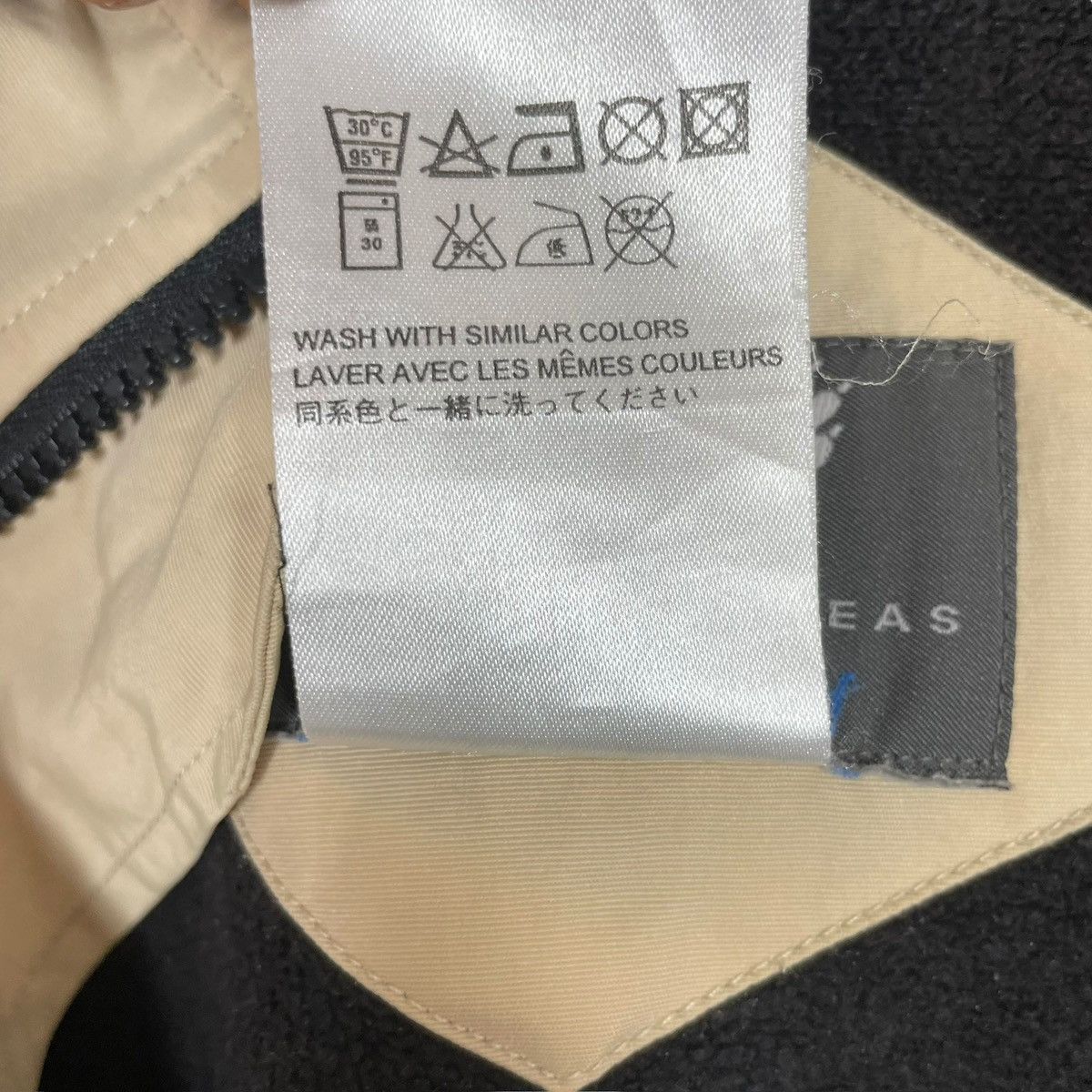 Jack Wolfskin Vintage Jack Wolfskin Fast Motion Jacket Windbreaker FullZip Size US L / EU 52-54 / 3 - 8 Thumbnail