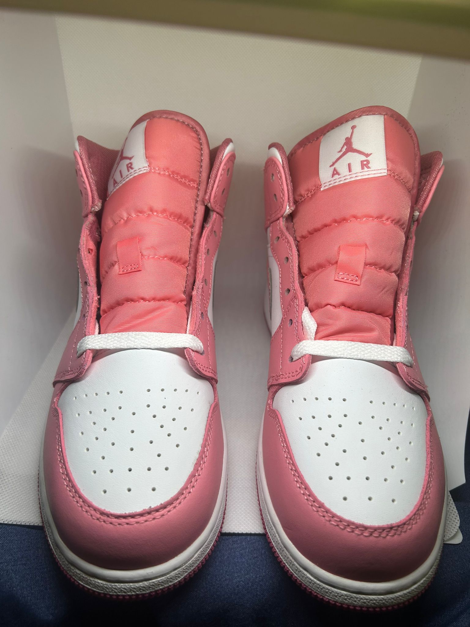 Jordan Brand Nike Air Jordan 1 Mid Valentine's Day 2023 Size US 8.5 / IT 38.5 - 1 Thumbnail