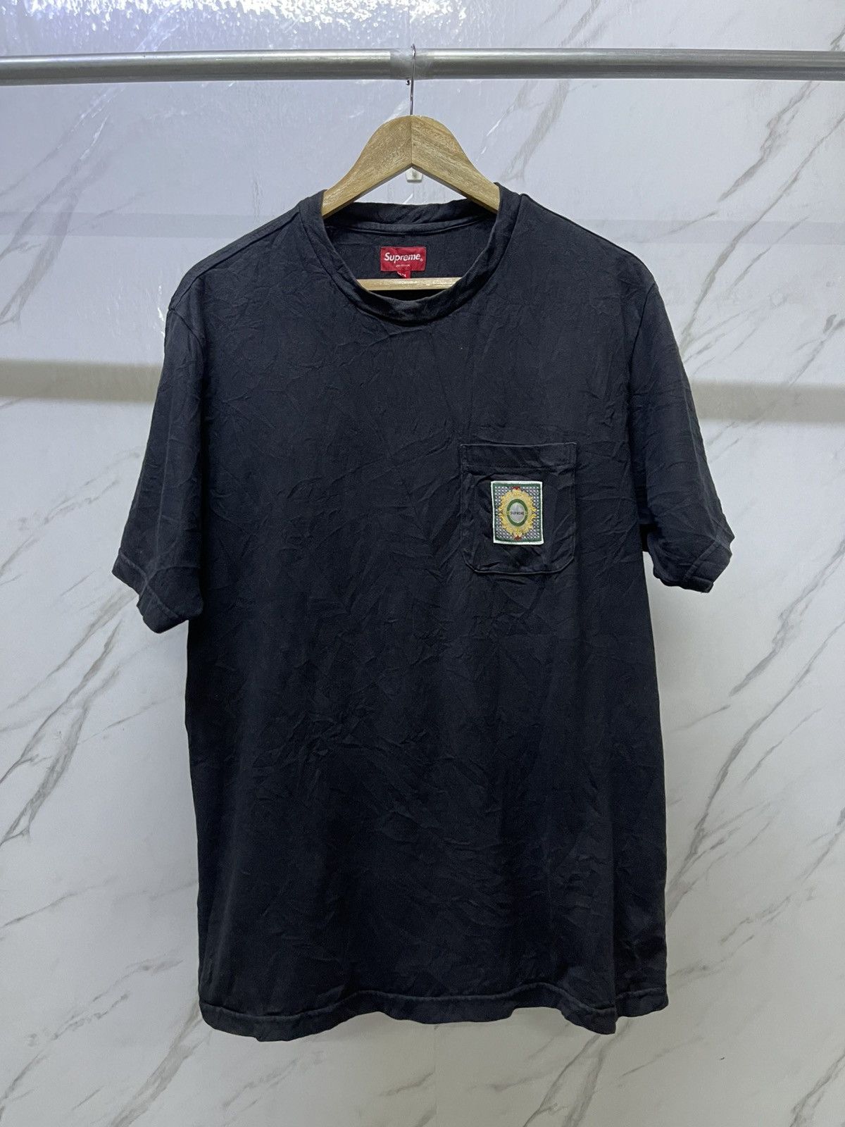 Supreme Supreme Crest Label Pocket Tee Black Size (M) Size US M / EU 48-50 / 2 - 1 Thumbnail
