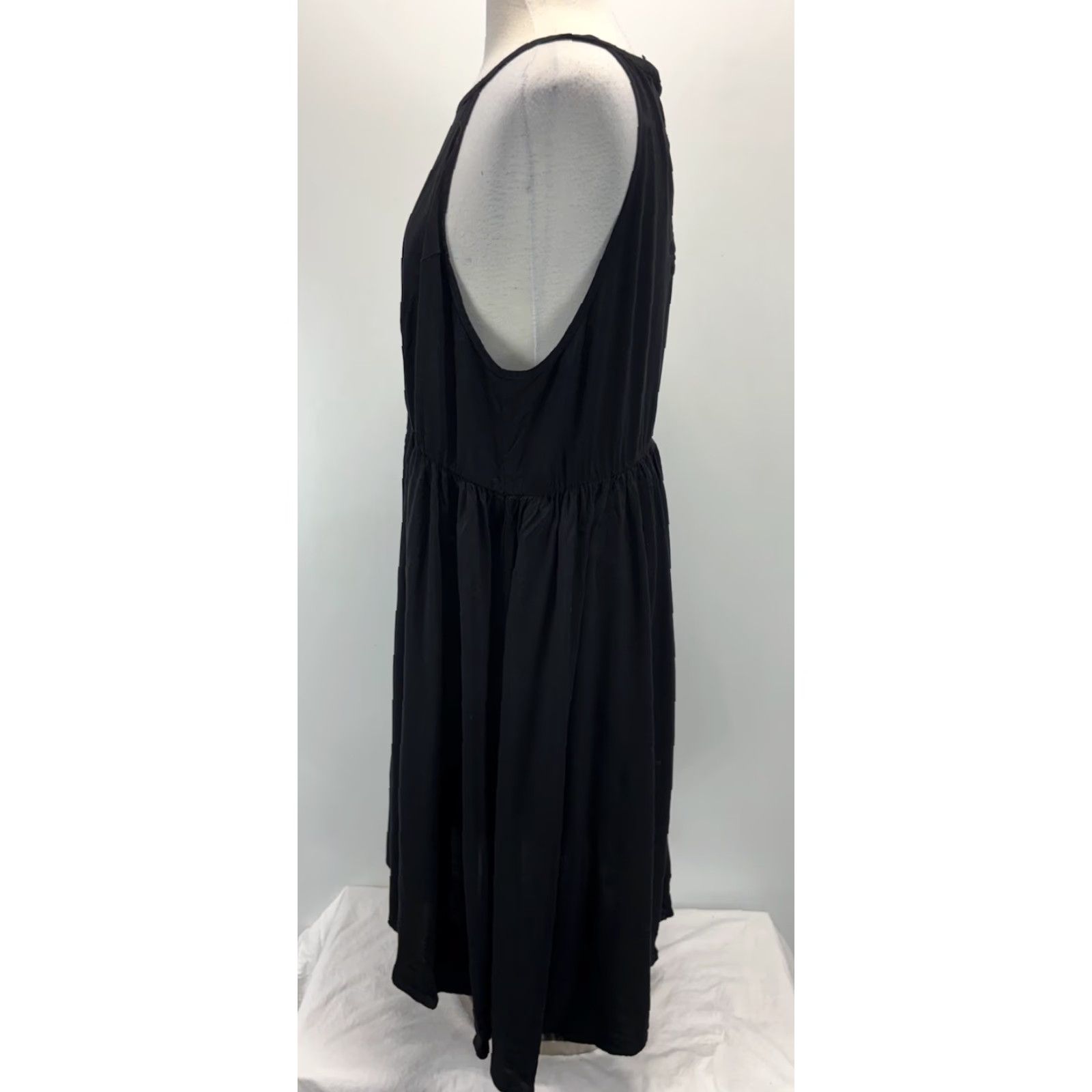 Torrid Torrid Black Plus Size Skater Dress 2X Sleeveless High Neck Casual Knee Length Size XS / US 0-2 / IT 36-38 - 2 Thumbnail