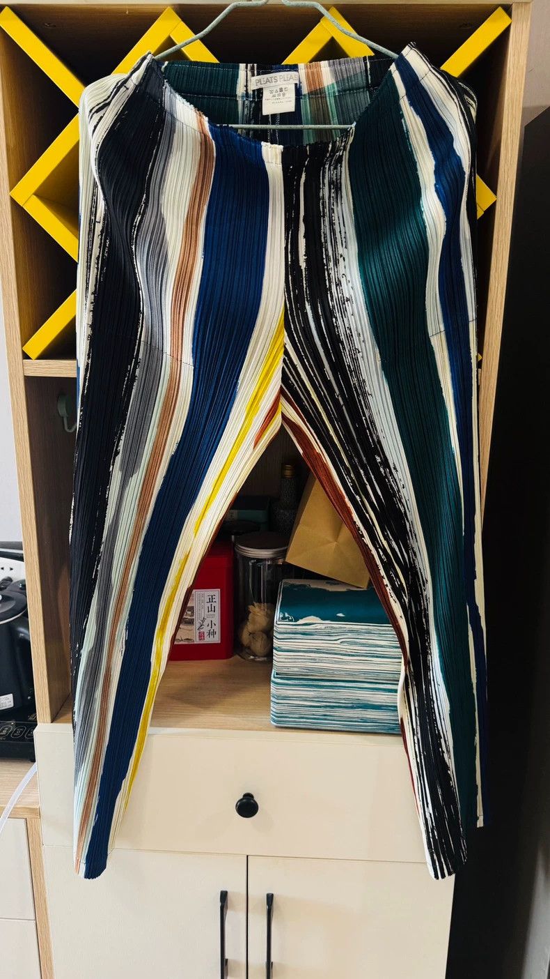Issey Miyake Issey Miyake size:4 Black, blue and green leaf vein pants Size 22" - 1 Thumbnail