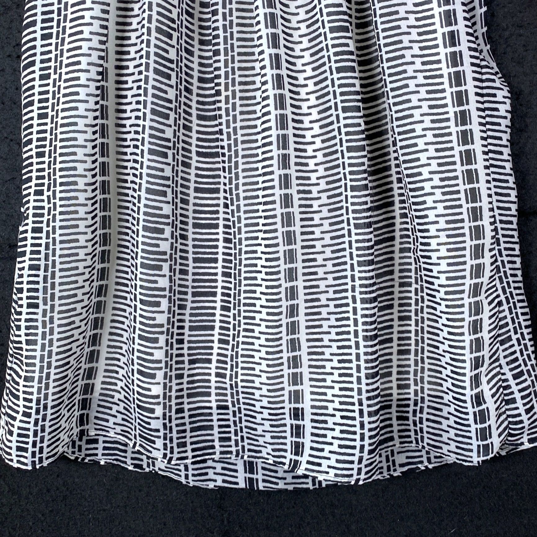 Banana Republic Banana Republic Womens Tank Cream Black Crew Neck Sleeveless Lined XS Shirt Casual Workwear 90s (no) Size XS / US 0-2 / IT 36-38 - 3 Thumbnail