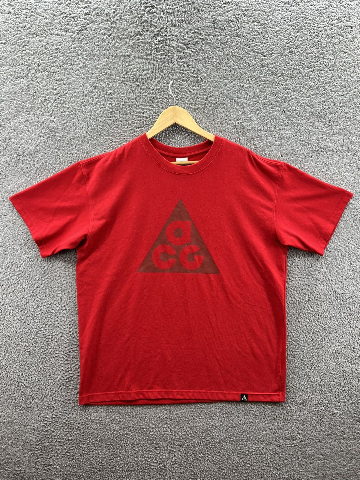 Nike ACG Nike ACG T-Shirt Men’s Size Large University Red DJ3644-657 Size US L / EU 52-54 / 3 - 1 Thumbnail