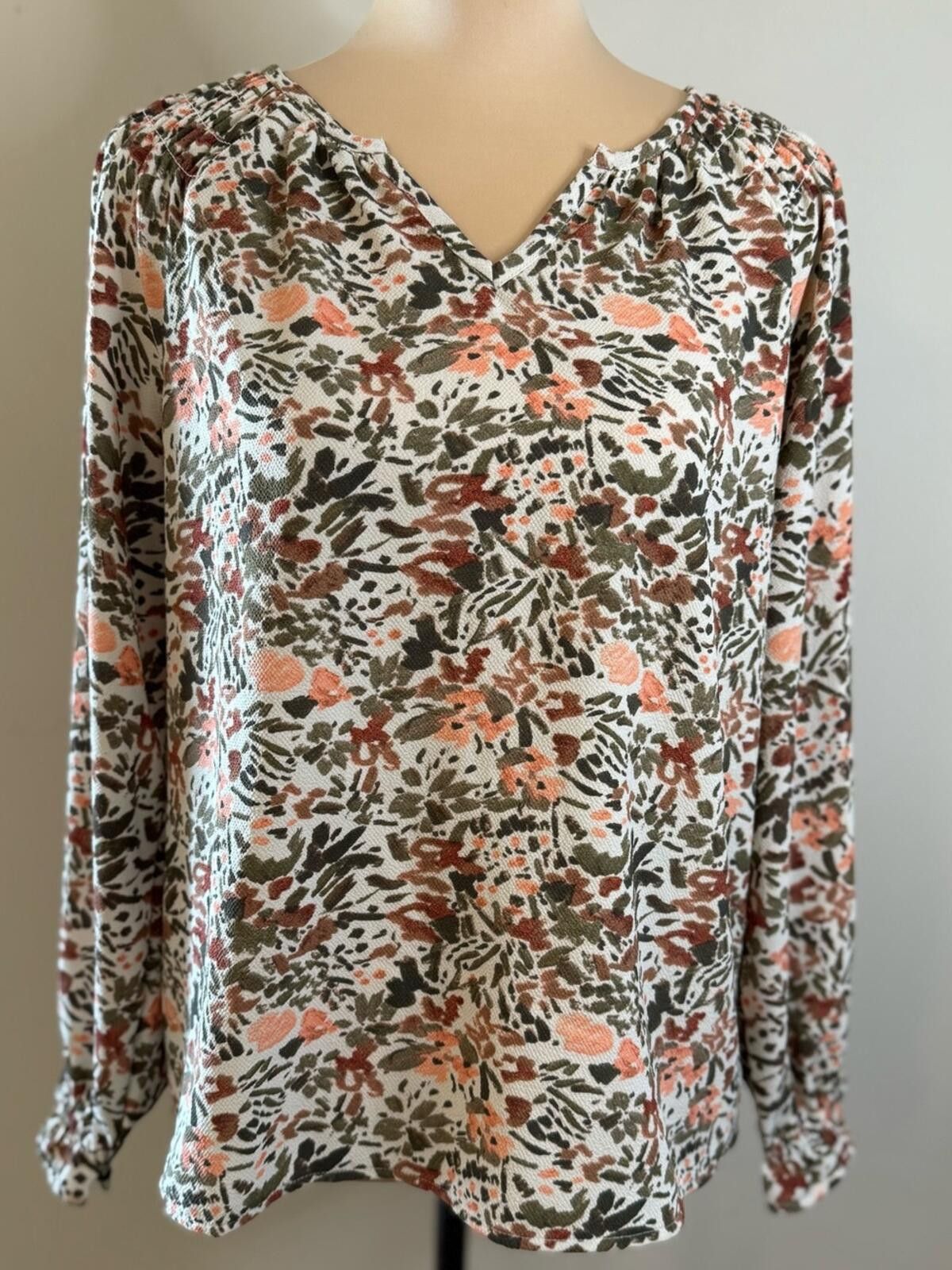 Other Jessica Simpson botanical top neutral hues long sleeves SM Size S / US 4 / IT 40 - 1 Thumbnail