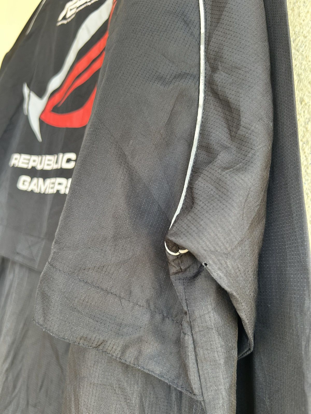 Other ASUS ROG REPUBLIC OF GAMERS SINGLE LAYER WINDBREAKER Size US M / EU 48-50 / 2 - 8 Thumbnail
