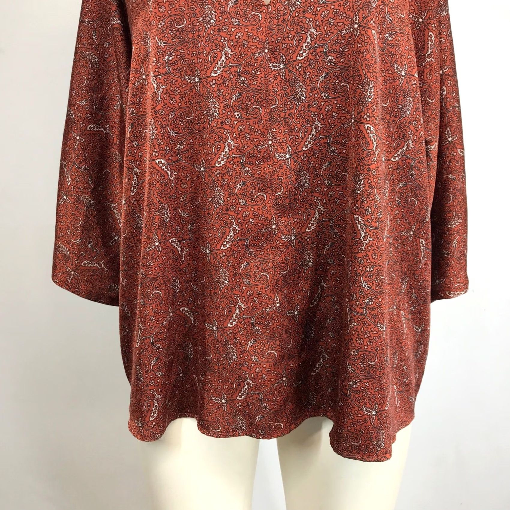 Banana Republic Banana Republic Blouse V-Neck 3/4 Sleeve Satin Paisley Women's Size L Brown Orange Tunic Casual Womens Size L / US 10 / IT 46 - 3 Thumbnail