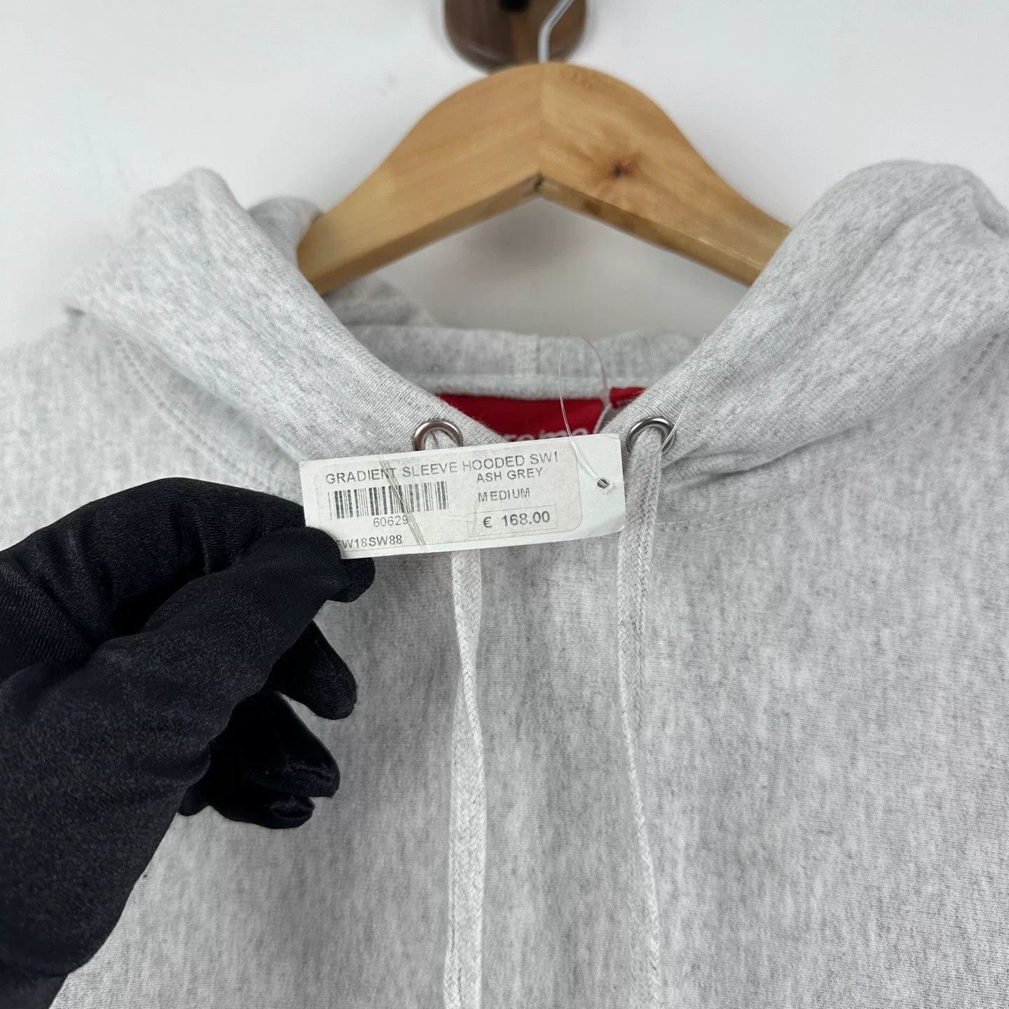 Supreme Supreme Logo Hoodie M Size Size US XXS / EU 40 - 5 Thumbnail