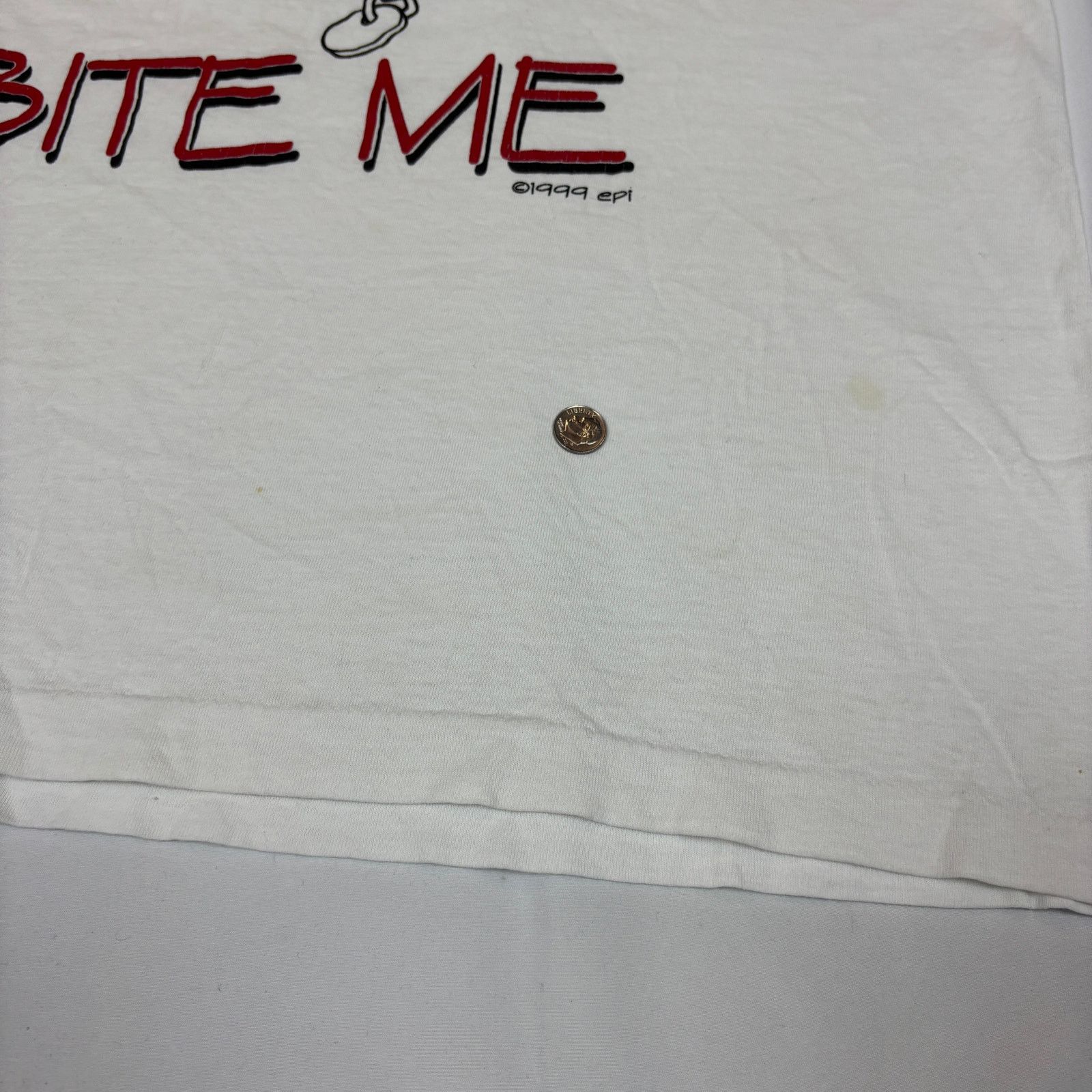 Vintage Vintage 90s Bite Me Tee Shirt Men's XL Chihuaha Distressed Size US XL / EU 56 / 4 - 11 Thumbnail