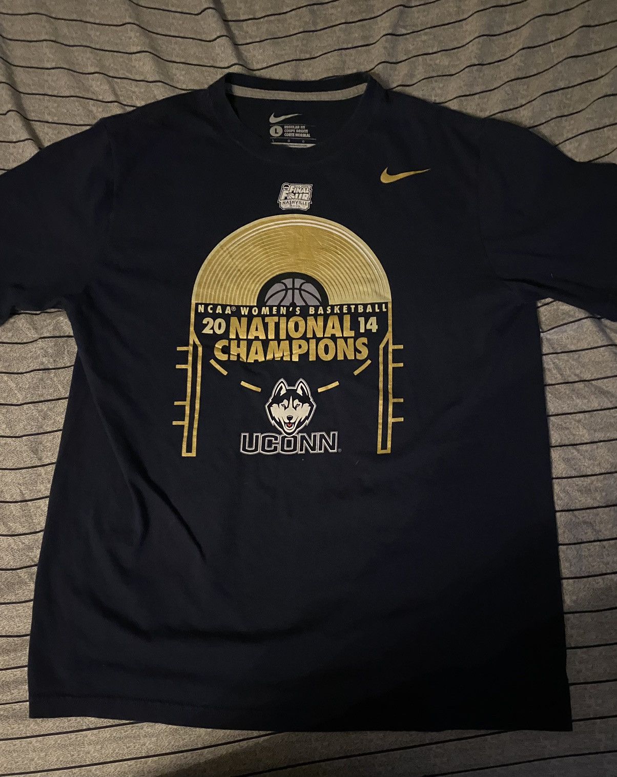 Nike × Vintage Vintage UConn national championship Size US L / EU 52-54 / 3 - 1 Thumbnail