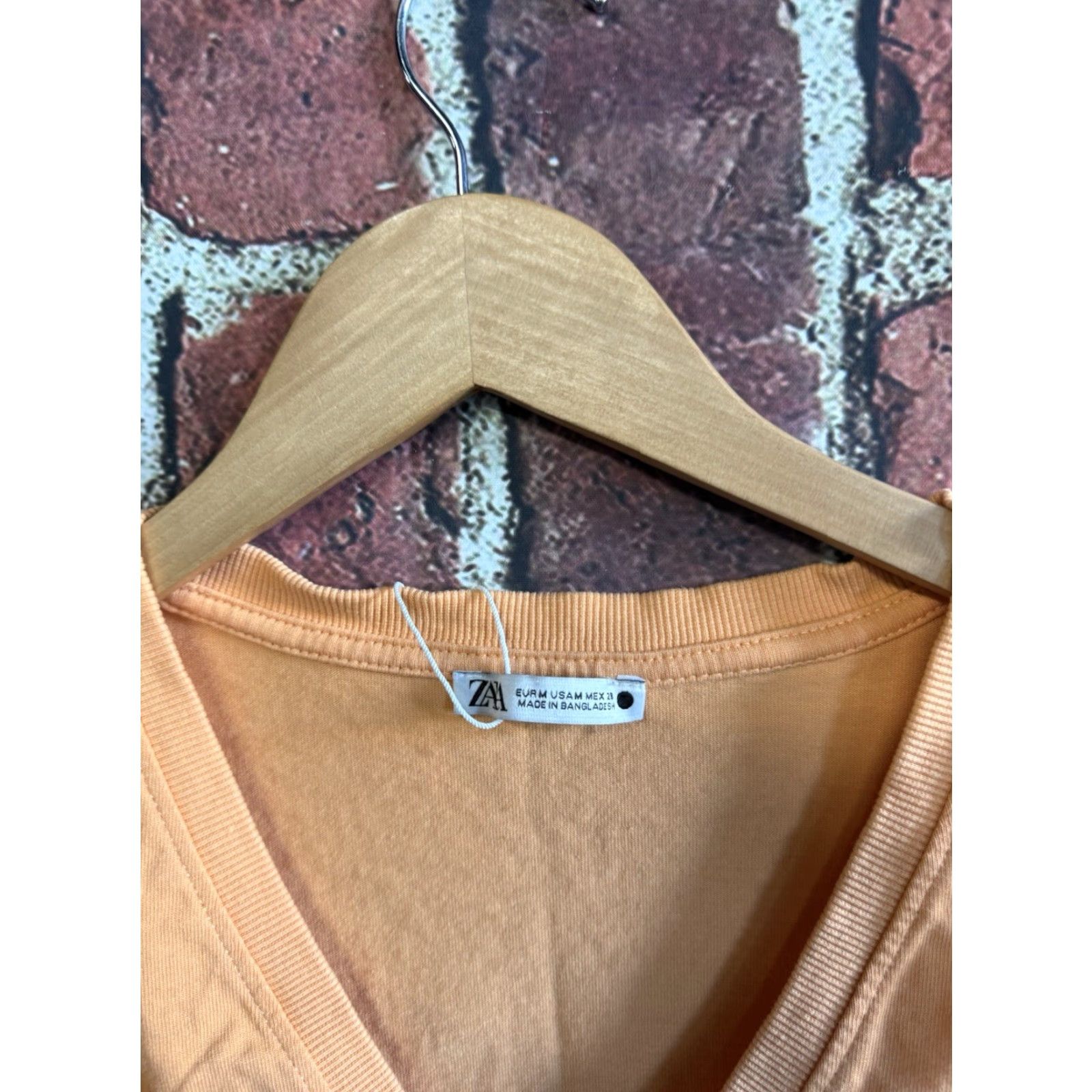 Zara Zara T-Shirt Womens Orange Short Sleeve V-Neck Size M Cropped Size M / US 6-8 / IT 42-44 - 3 Thumbnail