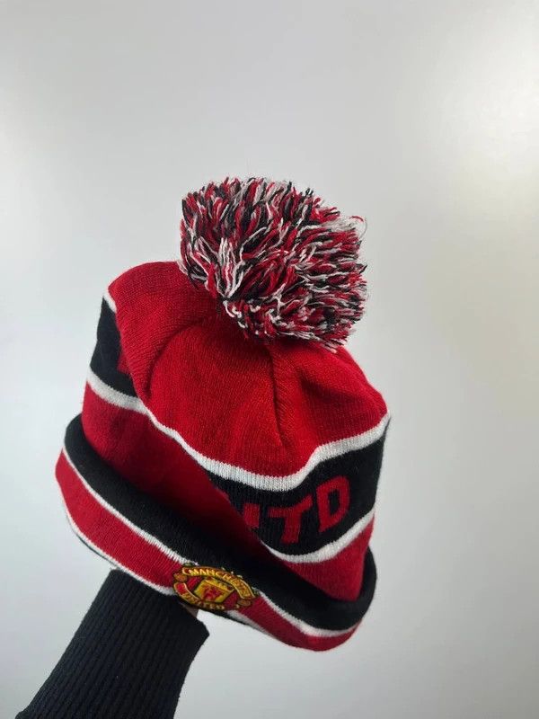 New Era Manchester United New Era Red Black White Pom Beanie Hat Size ONE SIZE - 4 Thumbnail