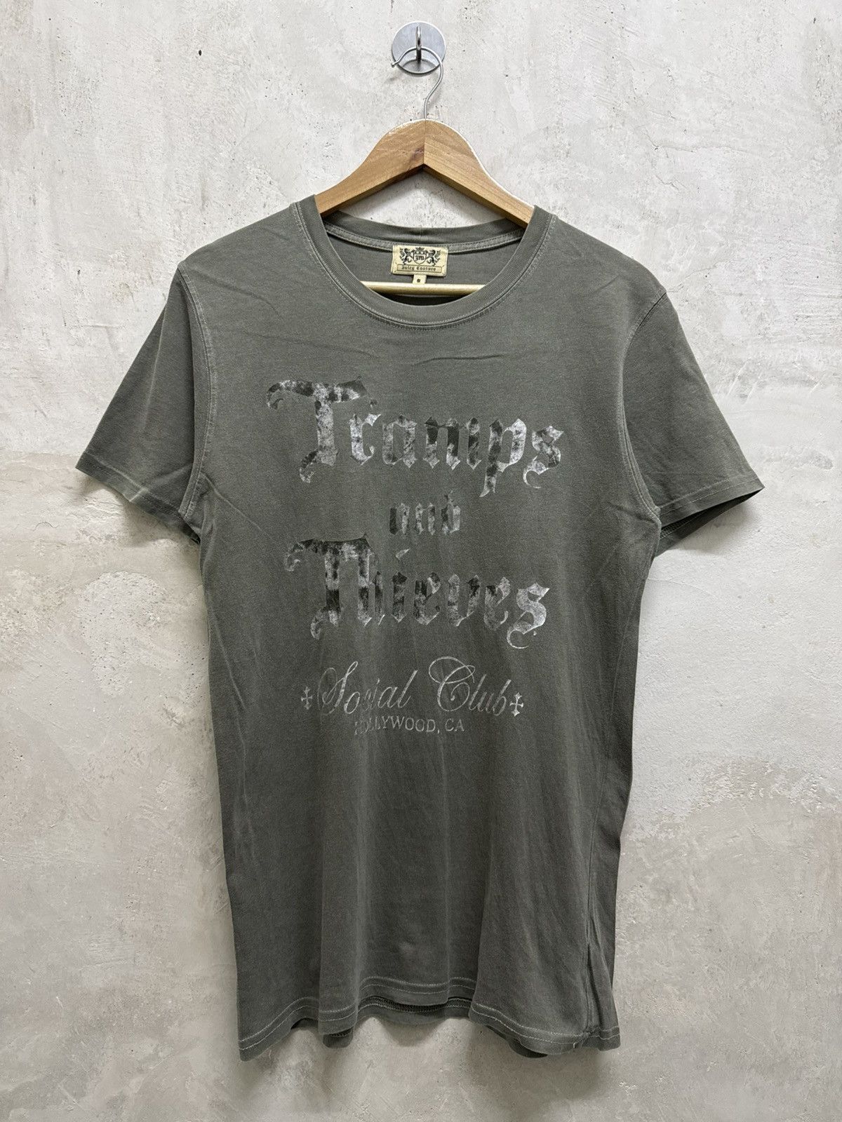 Juicy Couture Jeans 2000s Juicy Couture “tramps and thieves” T-shirt Size US S / EU 44-46 / 1 - 1 Thumbnail
