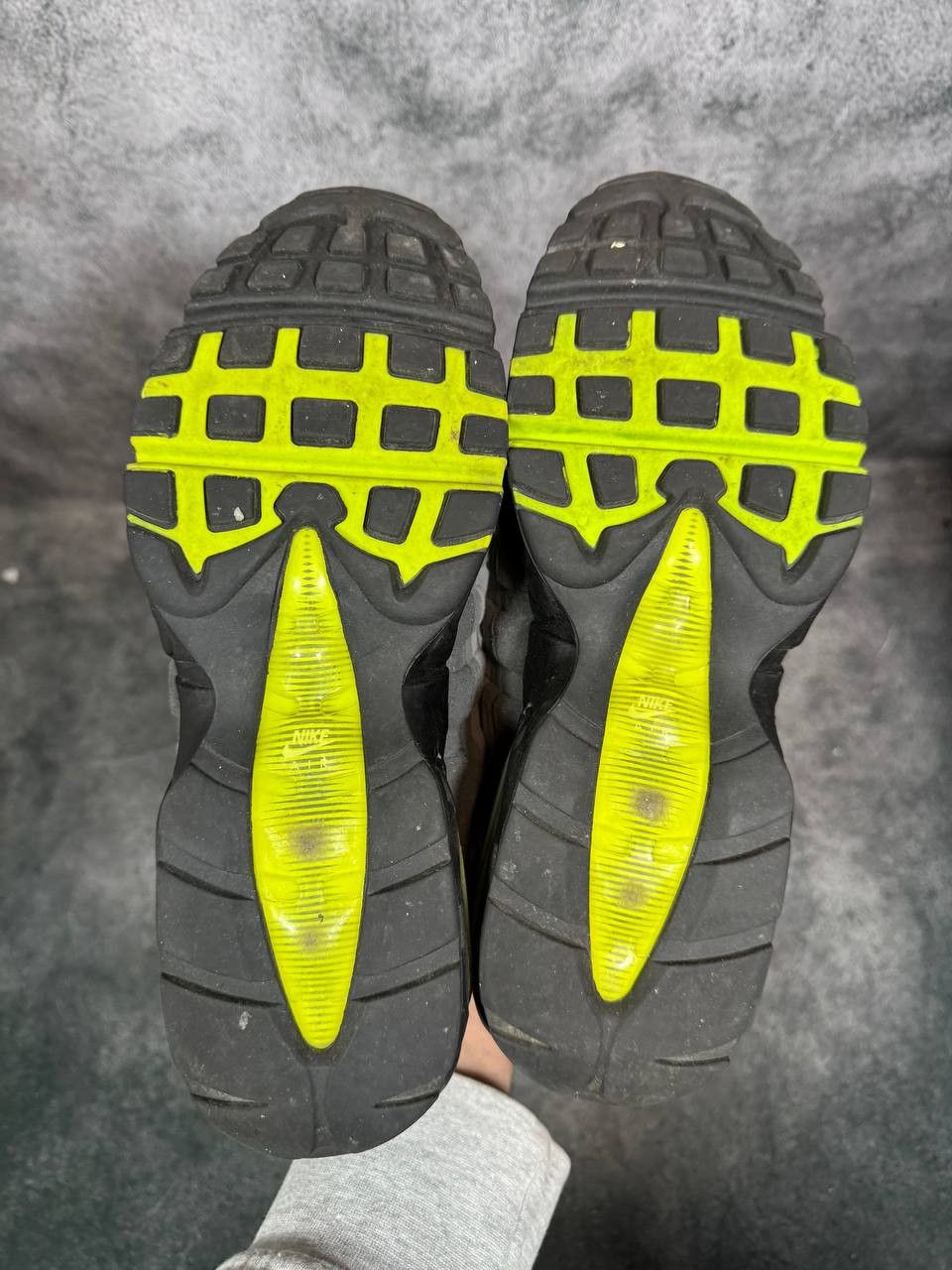 Nike Size 8.5 | Nike Air Max 95 Neon No Box | Pre-Owned Size US 8.5 / EU 41-42 - 6 Thumbnail