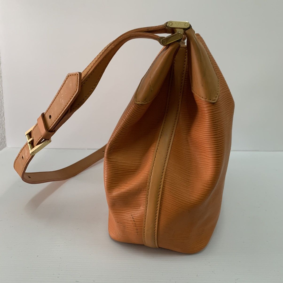 Louis Vuitton Louis Vuitton Epi Leather Bucket Bag Size ONE SIZE - 5 Thumbnail