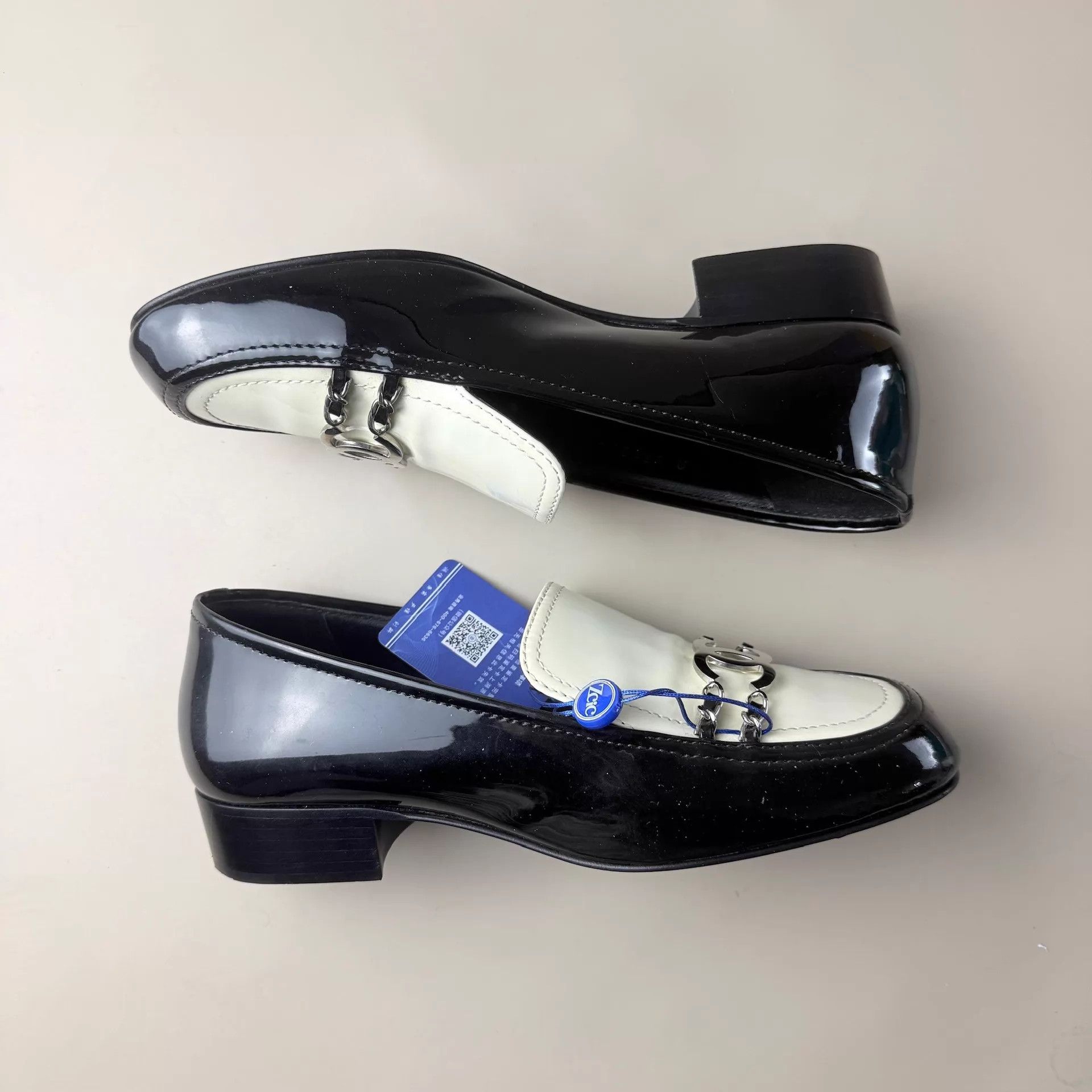 Chanel CHANEL Ivory Black & Gold Double C Loafer EUR 37 Size US 6.5 / IT 36.5 - 4 Thumbnail