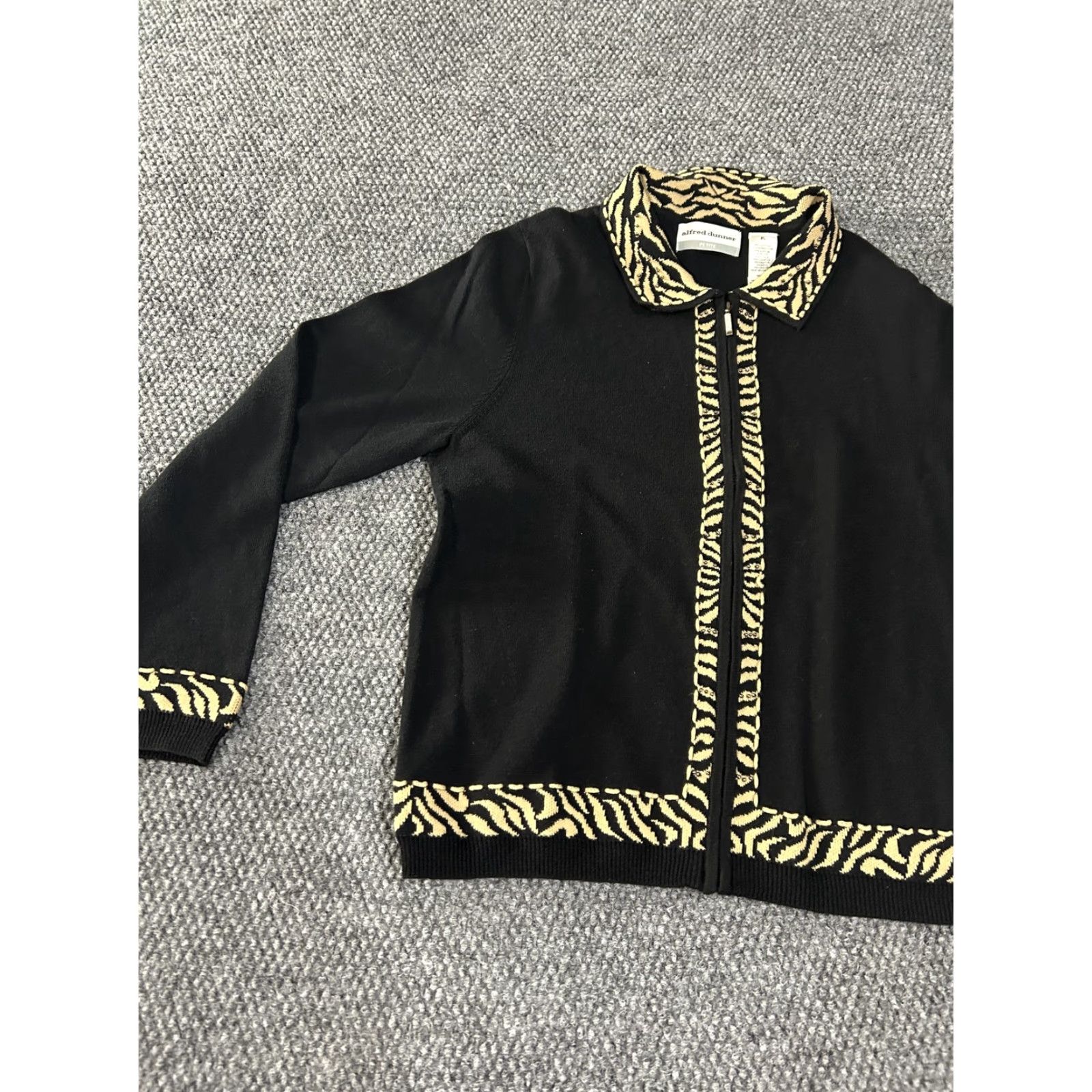 Vintage VINTAGE Alfred Dunner Cardigan Sweater Womens Petite Large Black Animal Print Zip Knit Collared Full Zip Zipper Studded 55% Cotton 45% Acrylic Womens Size L / US 10 / IT 46 - 2 Thumbnail