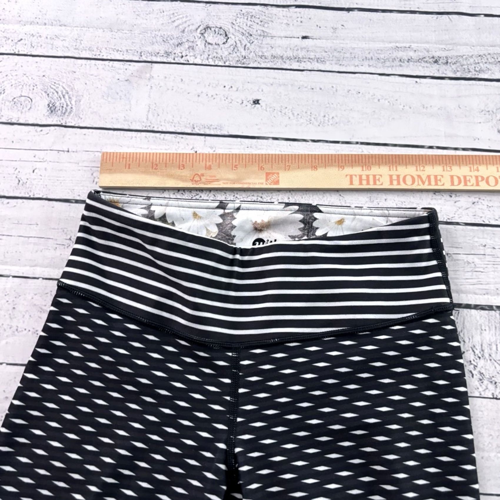 Vintage With Geometric Athletic 7/8 Yoga Leggings Women's Small Black White Size 28" / US 6 / IT 42 - 3 Thumbnail