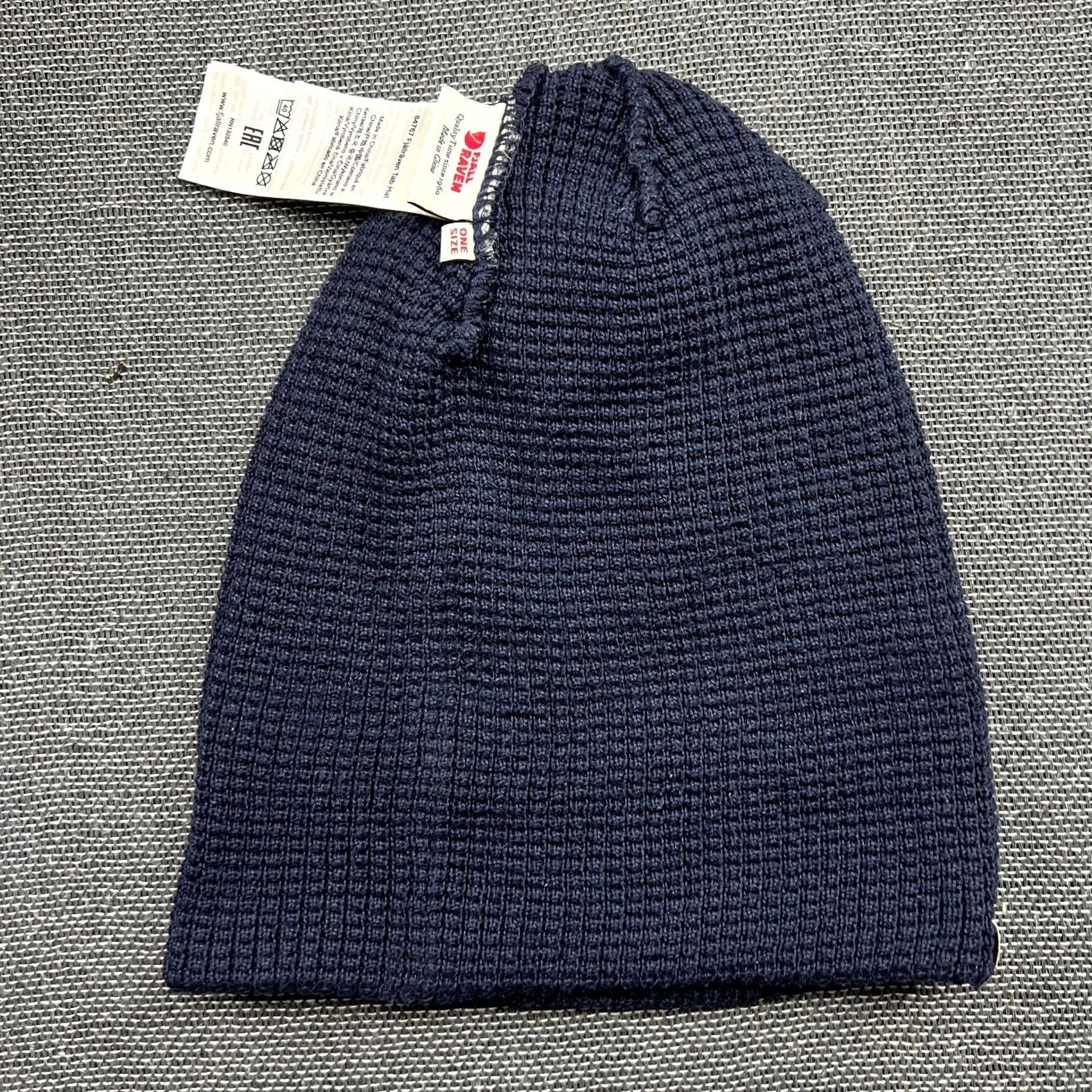Vintage Fjallraven Tab Beanie Hat One Size OSFA Navy 84767 Unisex Adults Beanie Navy OSFA Fjallraven Tab Beanie Hat Navy 84767 Size ONE SIZE - 4 Thumbnail