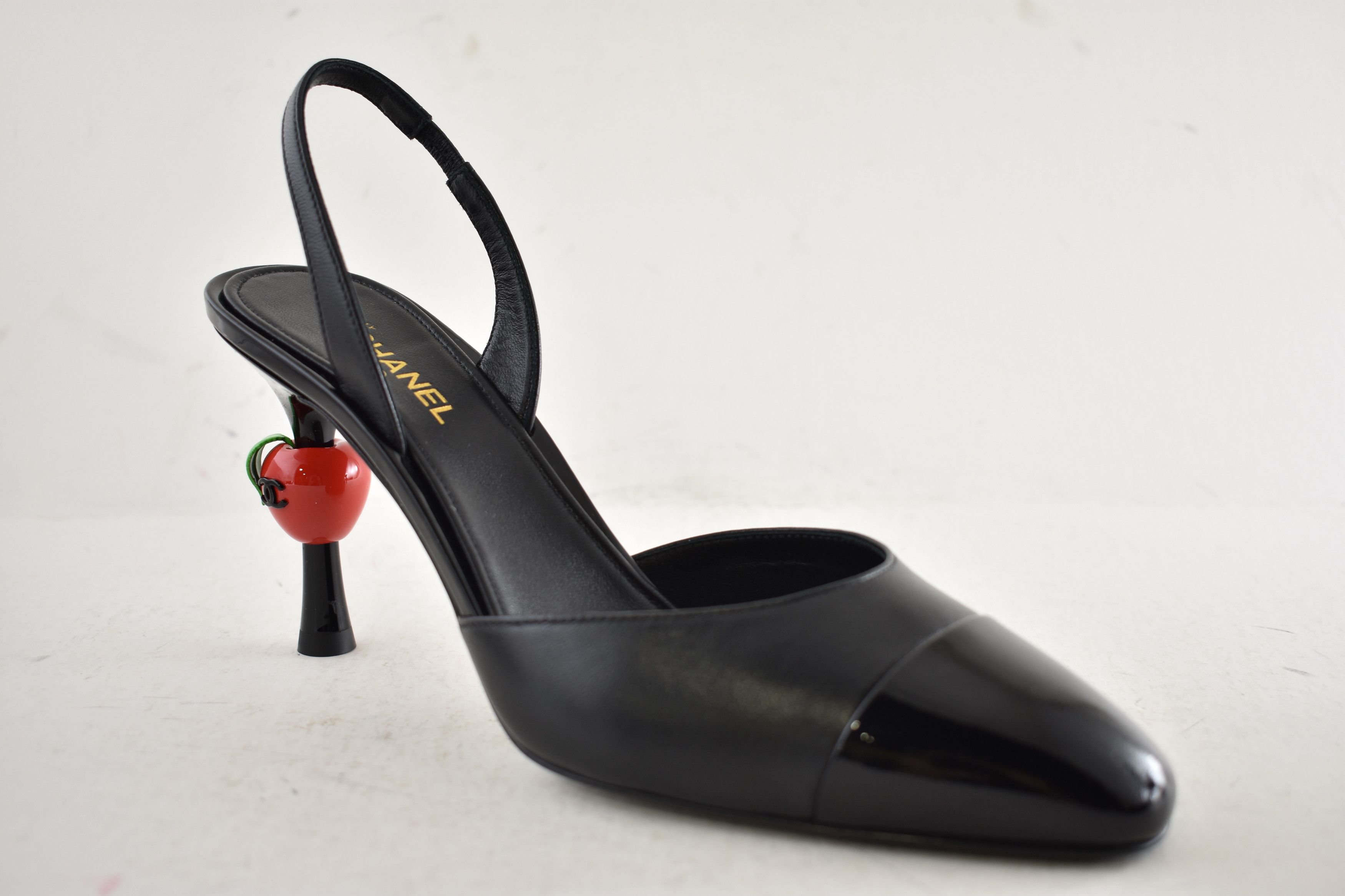 Chanel 26A Blazy Red Apple Sling CC Logo Slingback Heel Pump 39 Size US 9 / IT 39 - 4 Thumbnail