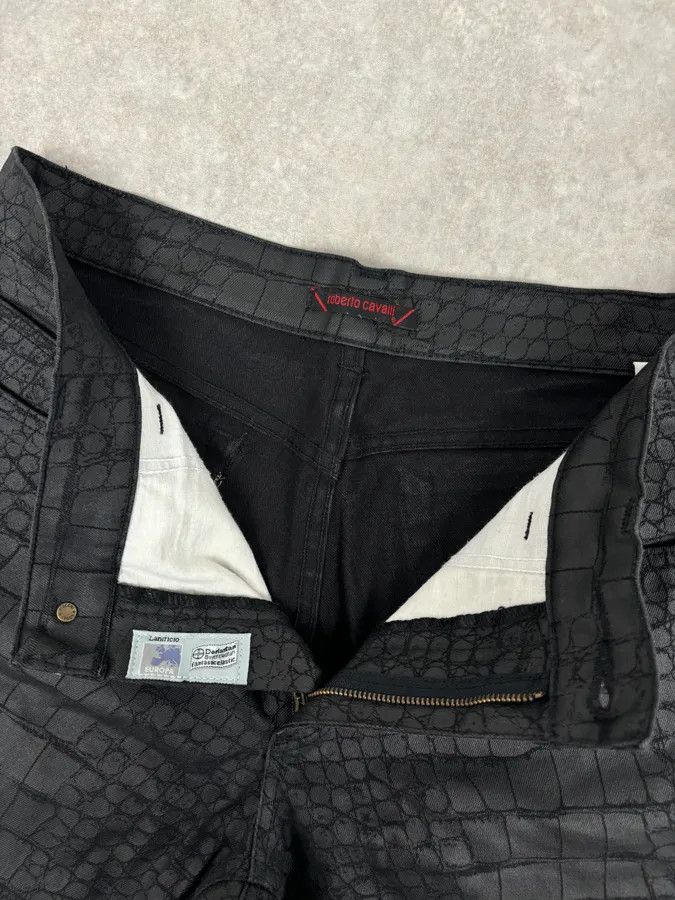 Roberto Cavalli 2000s Roberto Cavalli Crocodile Effect Obscure Black Pants Size US 32 / EU 48 - 10 Thumbnail
