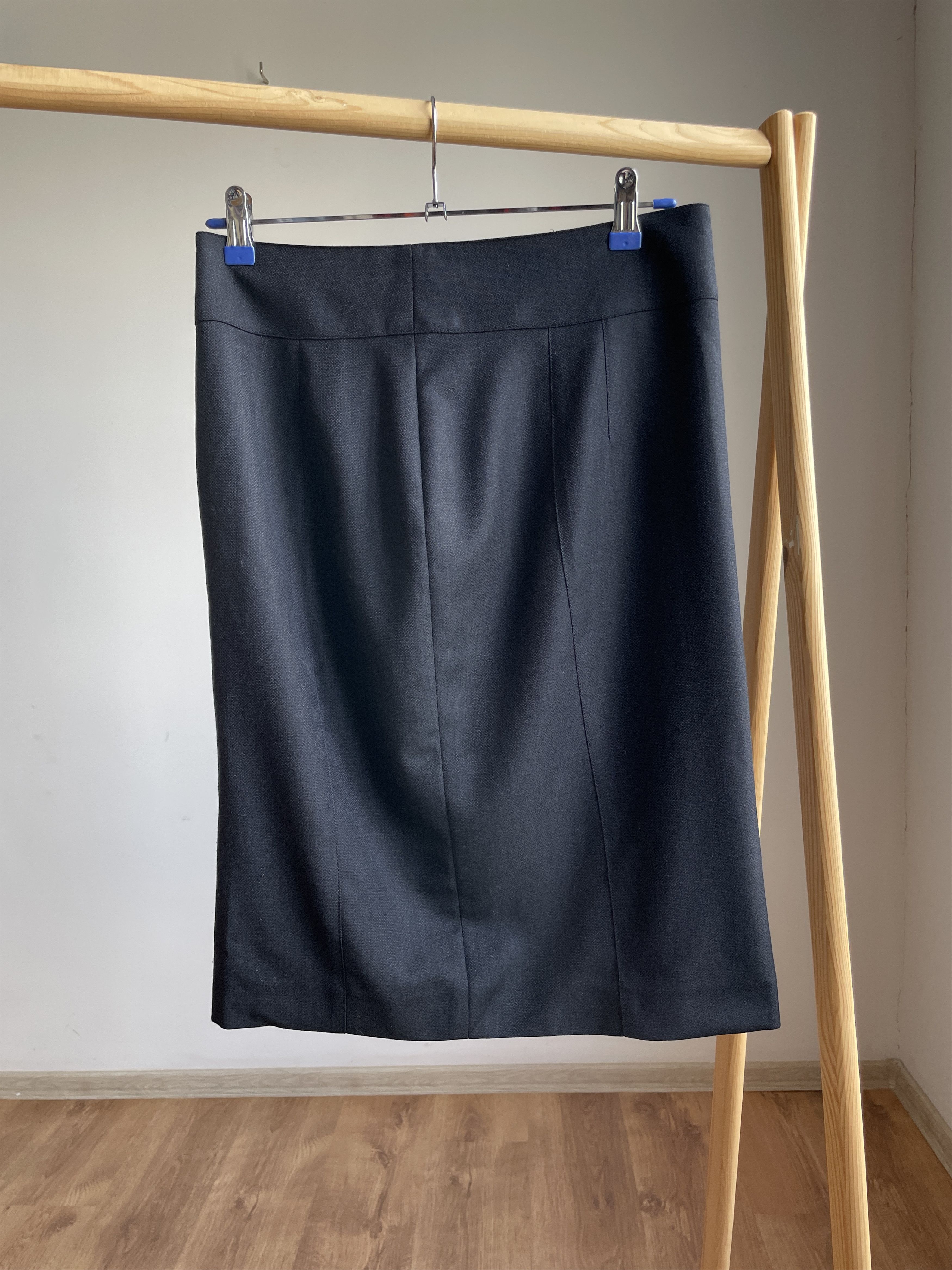 Burberry Burberry London Virgin Wool Formal Pencil Midi Skirt Size 30" / US 8 / IT 44 - 1 Thumbnail