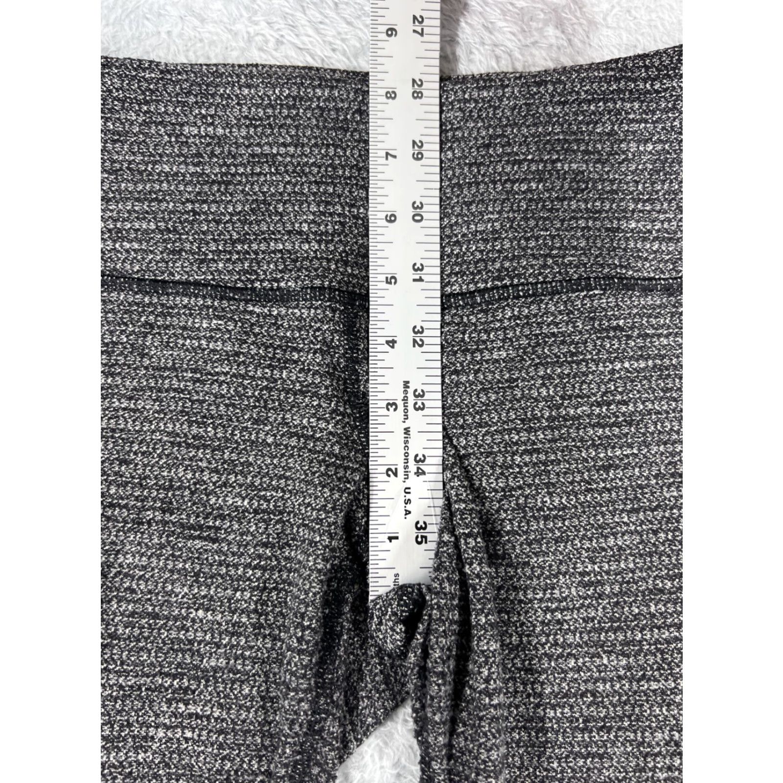 Lululemon VINTAGE Lululemon Wunder Under Pants Womens 6 Gray Cropped 21 in Inseam Athletic Yoga Stretch W6889S Size 28" / US 6 / IT 42 - 7 Thumbnail