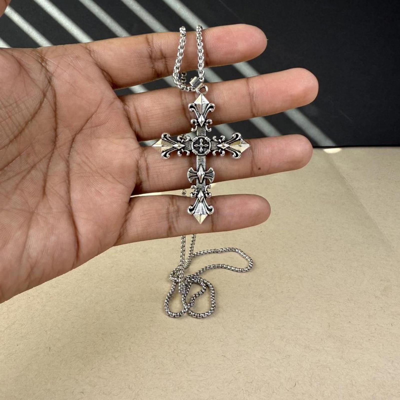 Other Silver cross pendant necklace with a cool design all around Size ONE SIZE - 1 Thumbnail