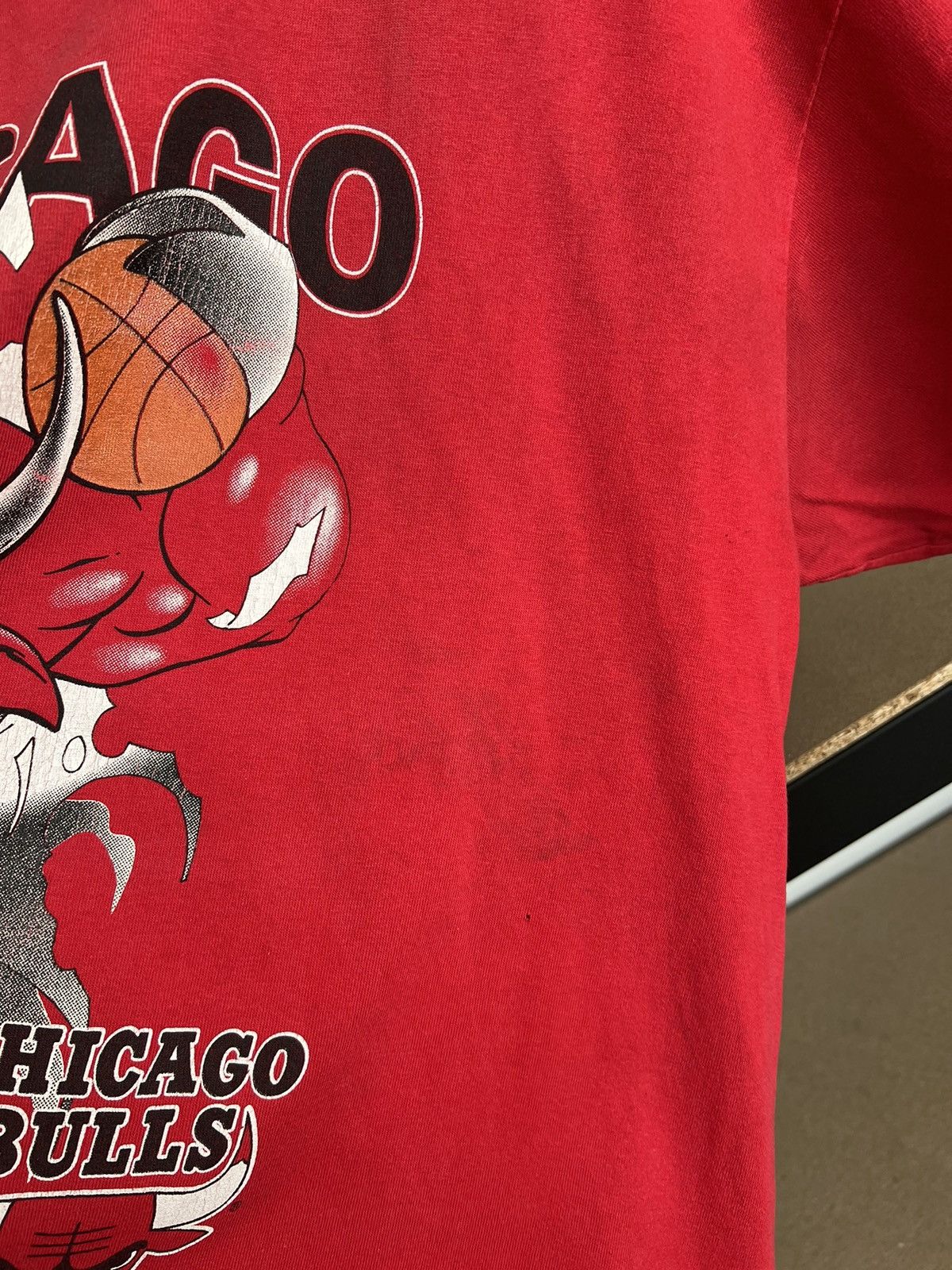 NBA Vintage 90s Chicago Bulls NBA Basketball Nutmeg Red T-shirt Size US XL / EU 56 / 4 - 12 Thumbnail