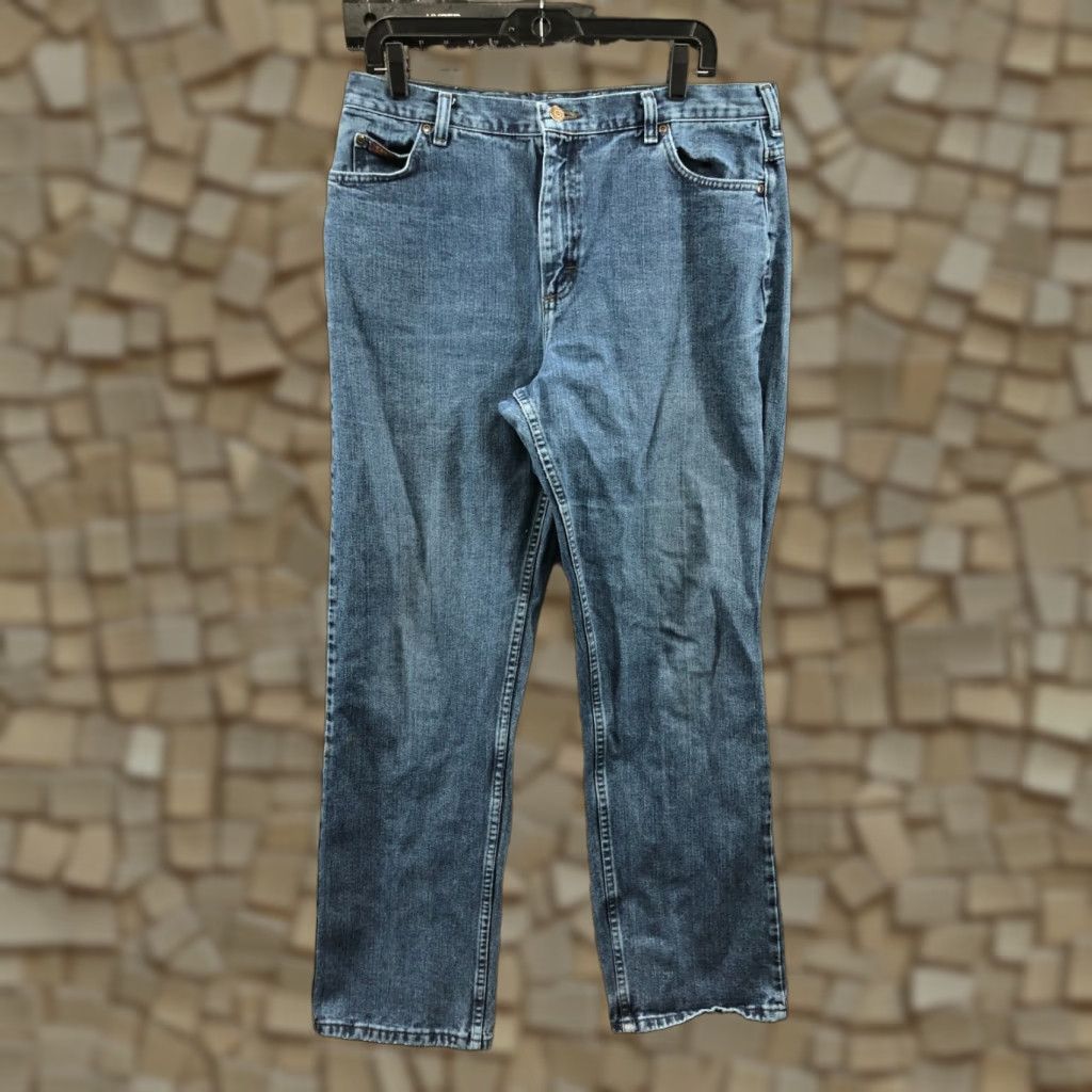 Lee Lee Jeans Regular 14 Womens Medium Wash Blue High Rise Straight Denim 5-Pocket Classic Fit Womens Jeans - Blue 30in Inseam Belt Loops Cotton Size 36" / US 14 / IT 50 - 1 Thumbnail