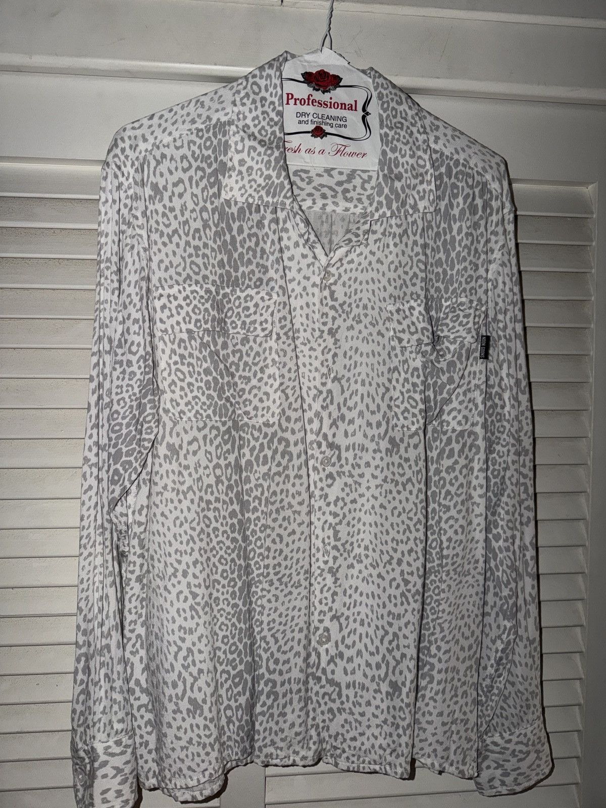Noon Goons Noon goons rayon leopard button up shirt medium Size US M / EU 48-50 / 2 - 1 Thumbnail