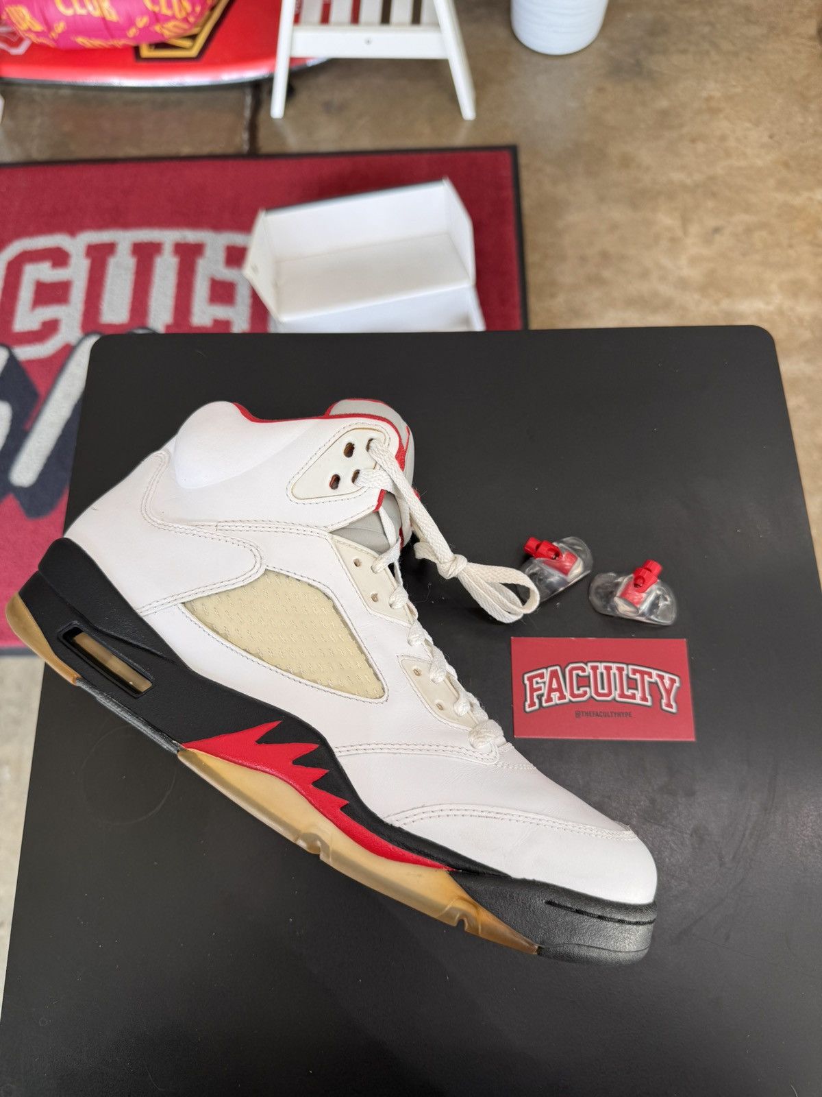 Jordan Brand Air Jordan 5 Fire Red Size 11.5 (2013) Size US 11.5 / EU 44-45 - 15 Thumbnail