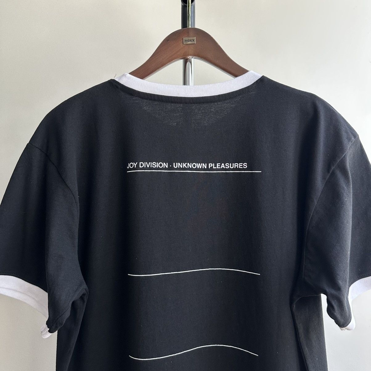 Joy Division JOY DIVISION UNKNOWM PLEASURES BAND TEE Size US XL / EU 56 / 4 - 6 Thumbnail