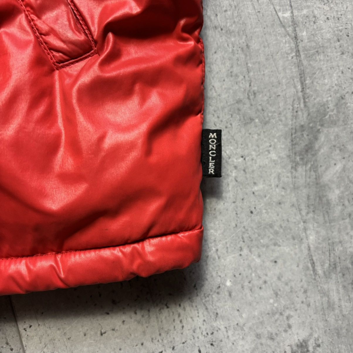 Moncler × Vintage Vintage 80’s Moncler Grenoble Red Puffer Down Jacket Size US M / EU 48-50 / 2 - 21 Thumbnail