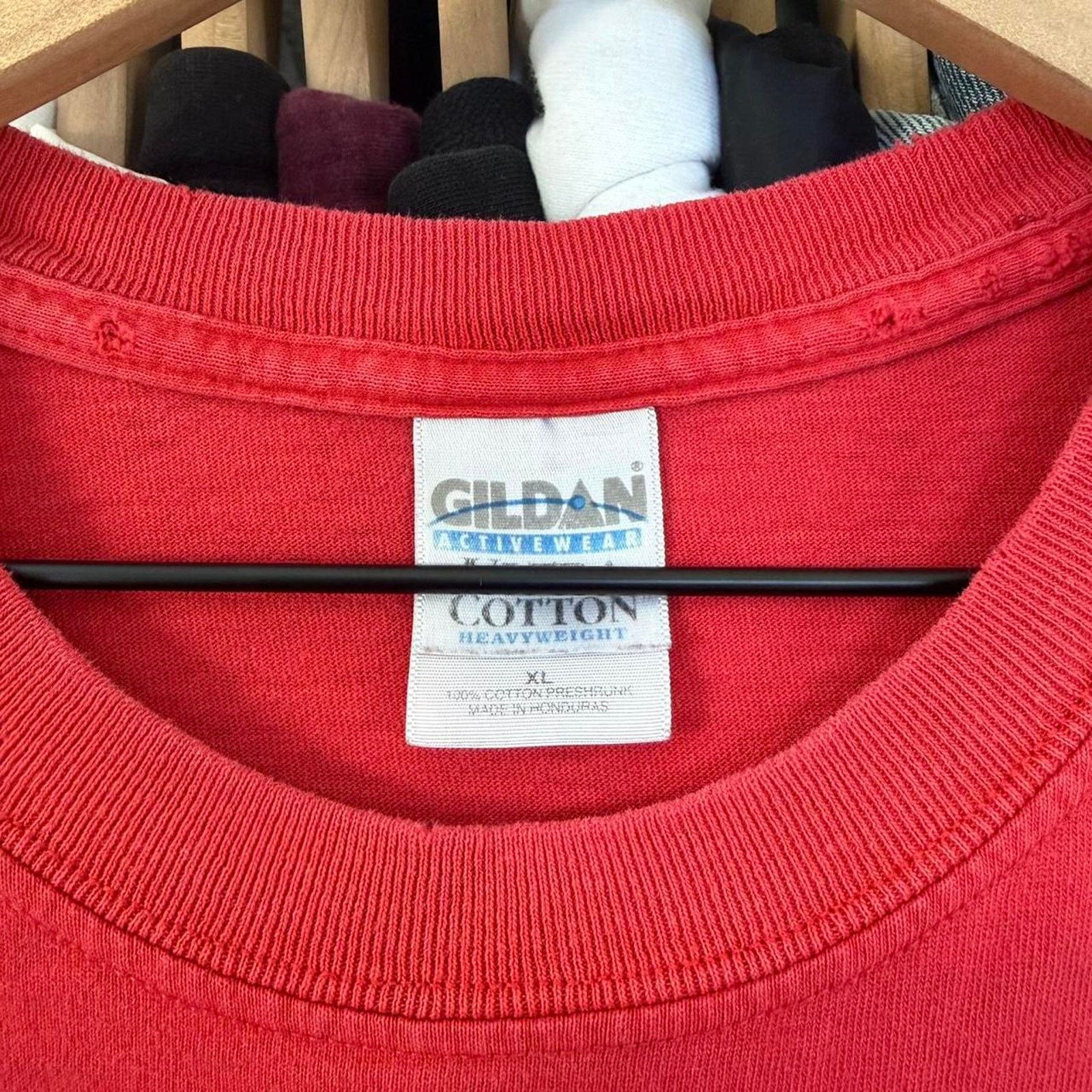 Gildan Vintage 2004 Year of the Monkey Shirt With Faded Graphic Red Size US XL / EU 56 / 4 - 6 Thumbnail
