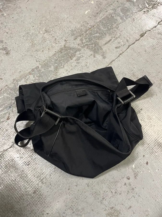 Gucci 2000s Gucci Black Minimalist Messenger Shoulder Bag Size ONE SIZE - 9 Thumbnail