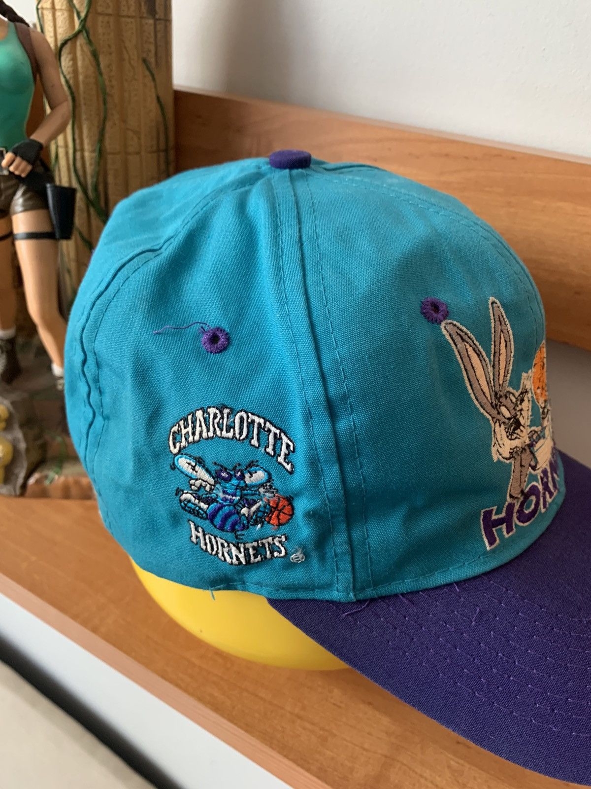NBA × Vintage × Warner Bros 1993 Vintage Looney Tunes x NBA Buga Charlotte Hornets Cap Size ONE SIZE - 2 Thumbnail