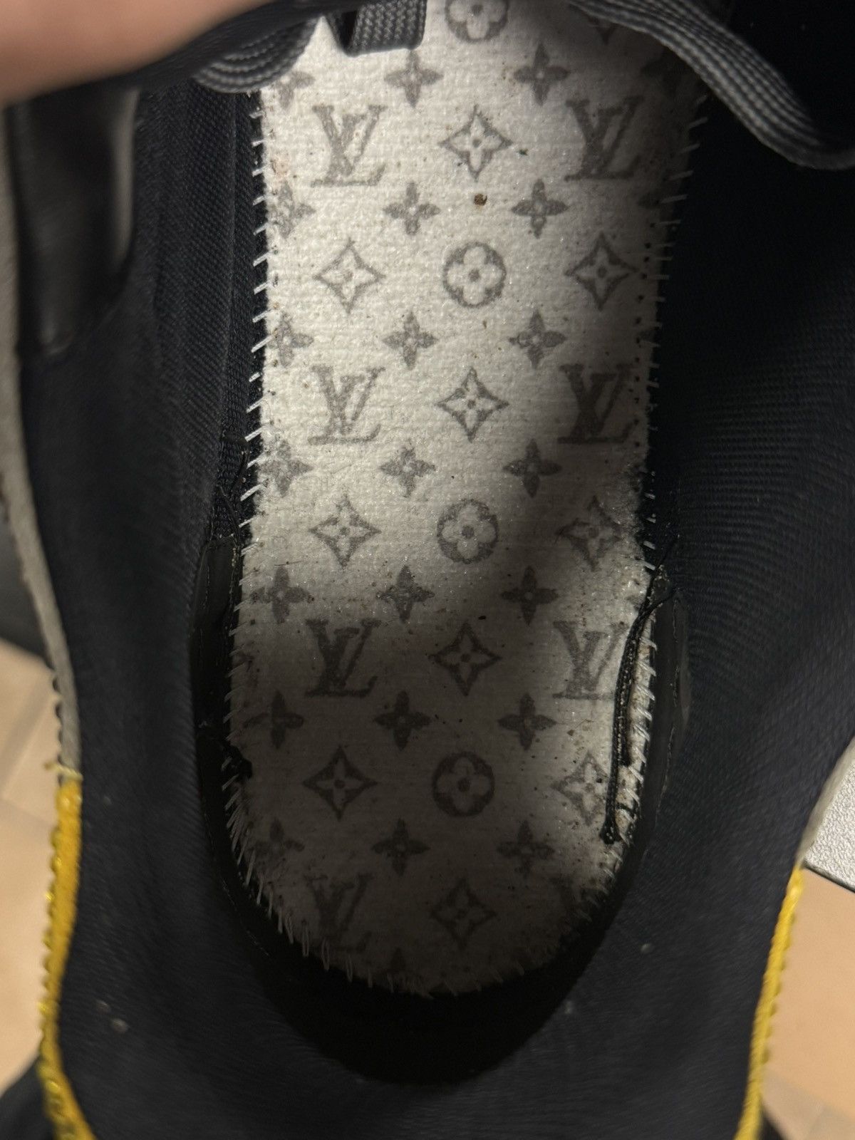 Louis Vuitton × Swarovski Louis Vuittion Swarovski Crystal Trainer 9LV/10US $5800 Size US 10 / EU 43 - 16 Thumbnail