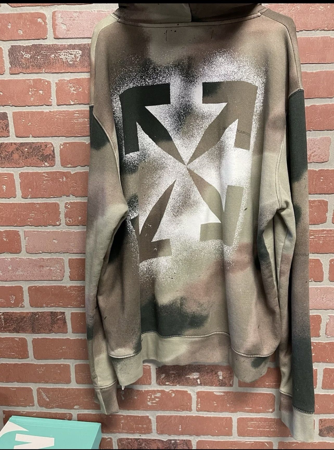 Off-White Size XXL - OFF-WHITE Camo Caravaggio Stencil Print Size US XXL / EU 58 / 5 - 6 Thumbnail