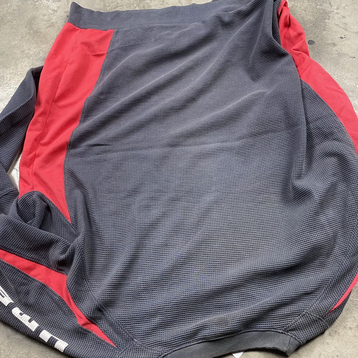 Umbro × Vintage Rare 90s Umbro Descente Japan Distressed Crewneck Size US L / EU 52-54 / 3 - 11 Thumbnail