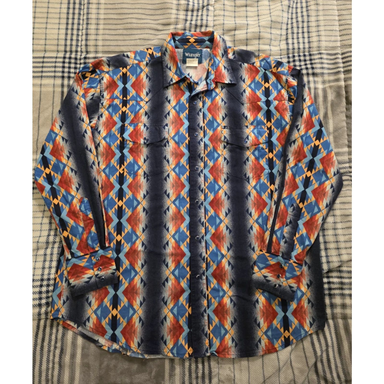 Wrangler VINTAGE Wrangler Checotah Long Sleeve Pearl Snap Aztec Print Shirt Men's XL Size US XL / EU 56 / 4 - 2 Thumbnail
