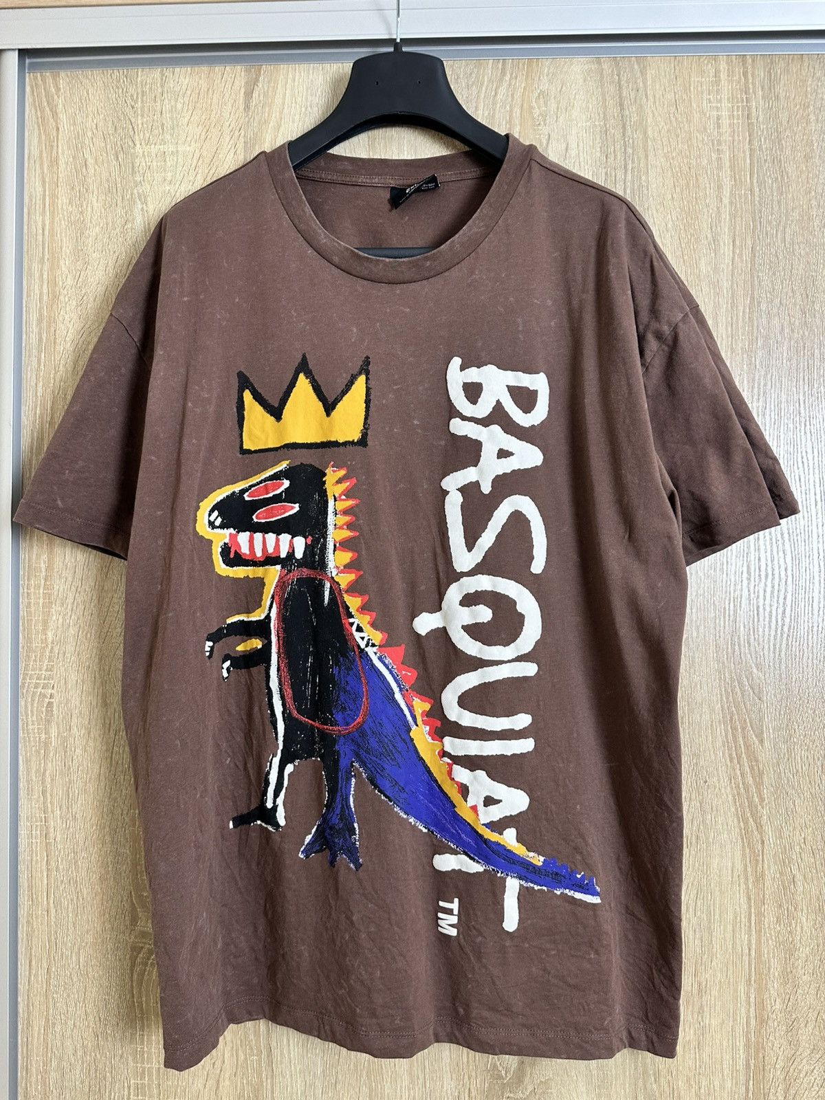 Jean-Michel Basquiat 🔥 VINTAGE JEAN MICHAEL BASQUIAT DINOSAUR CROWN LOGO T SHIRT Size US XXL / EU 58 / 5 - 2 Thumbnail