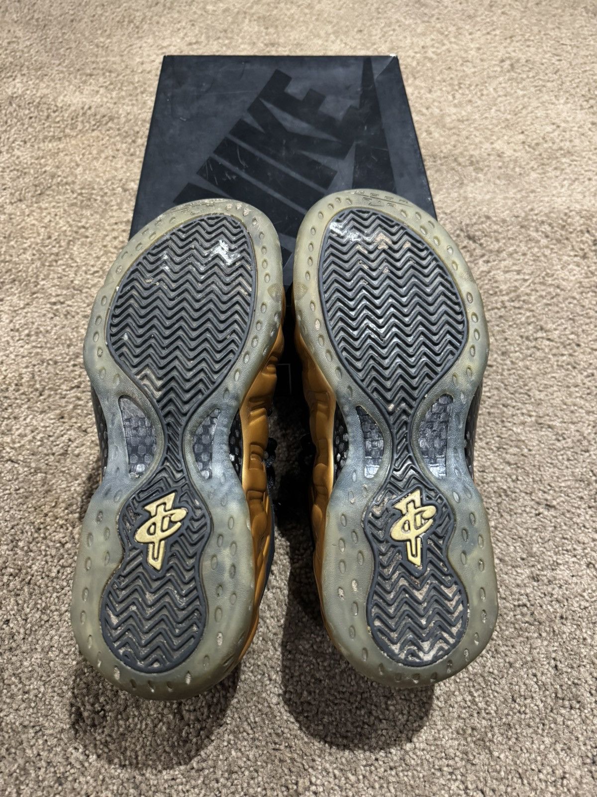 Nike Nike Foamposite Gold Metallic Size US 9.5 / EU 42-43 - 5 Thumbnail