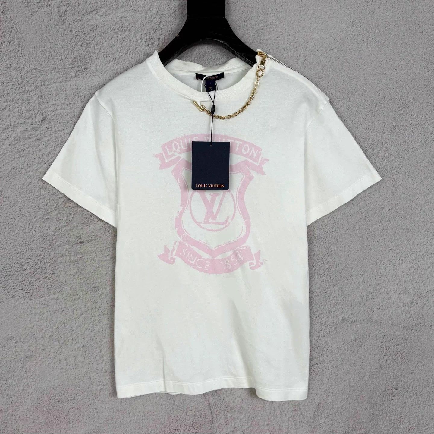 Louis Vuitton LV Shield Print Chain T-shirt NWT Size S Size S / US 4 / IT 40 - 1 Thumbnail