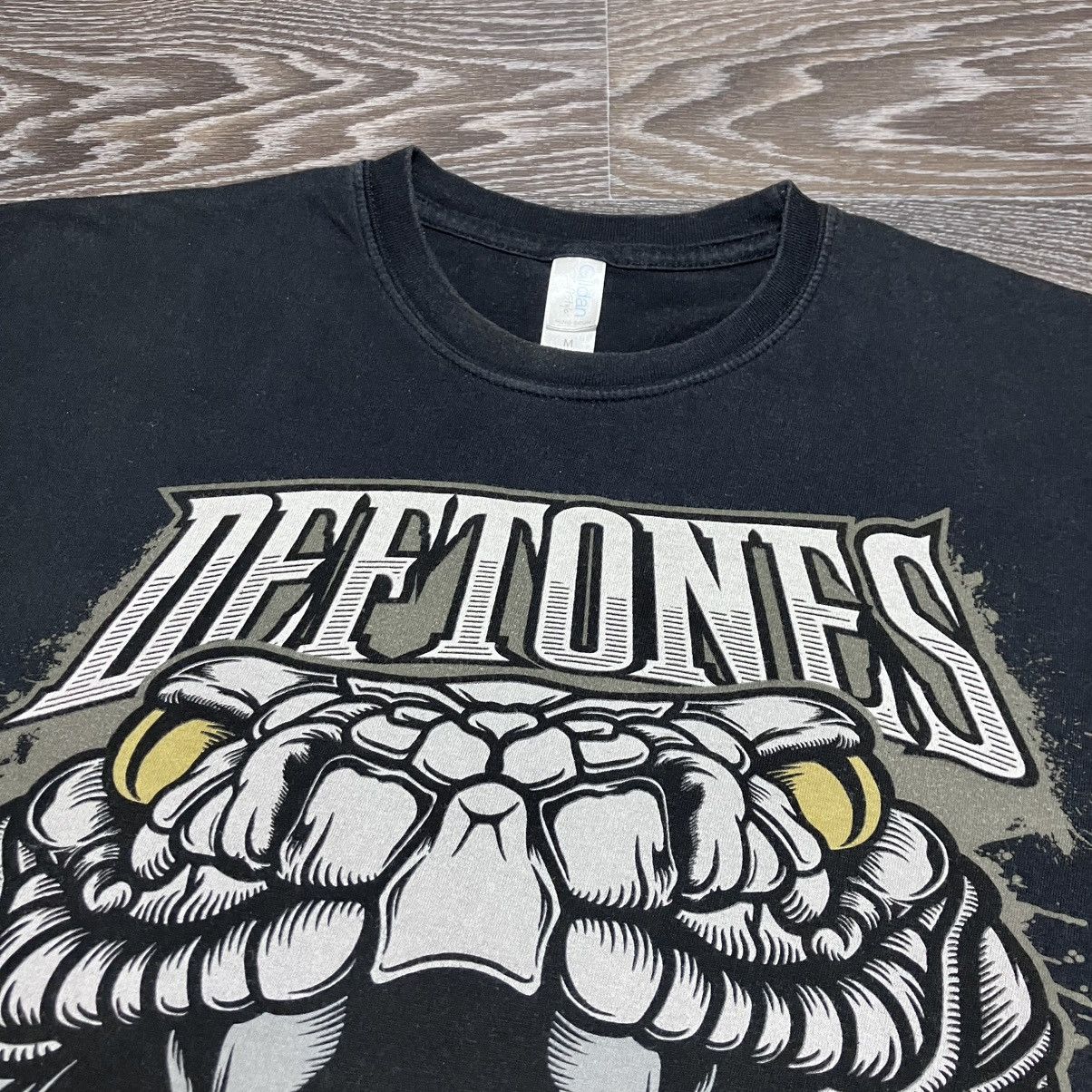 Band Tees 2000s DEFTONES Snake Python Graphic Print T-shirt Size US M / EU 48-50 / 2 - 3 Thumbnail