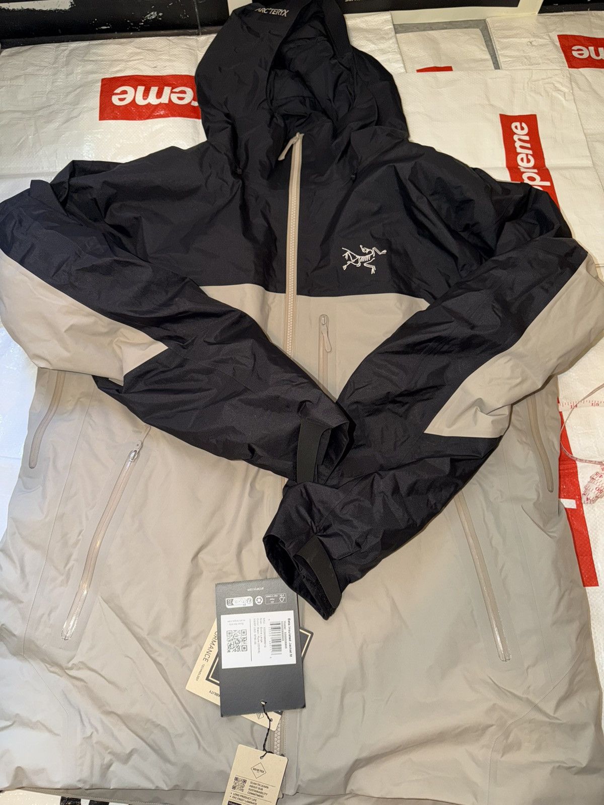 Arc'teryx Arc’teryx Beta Insulated Jacket Black Rune Size US XL / EU 56 / 4 - 7 Thumbnail